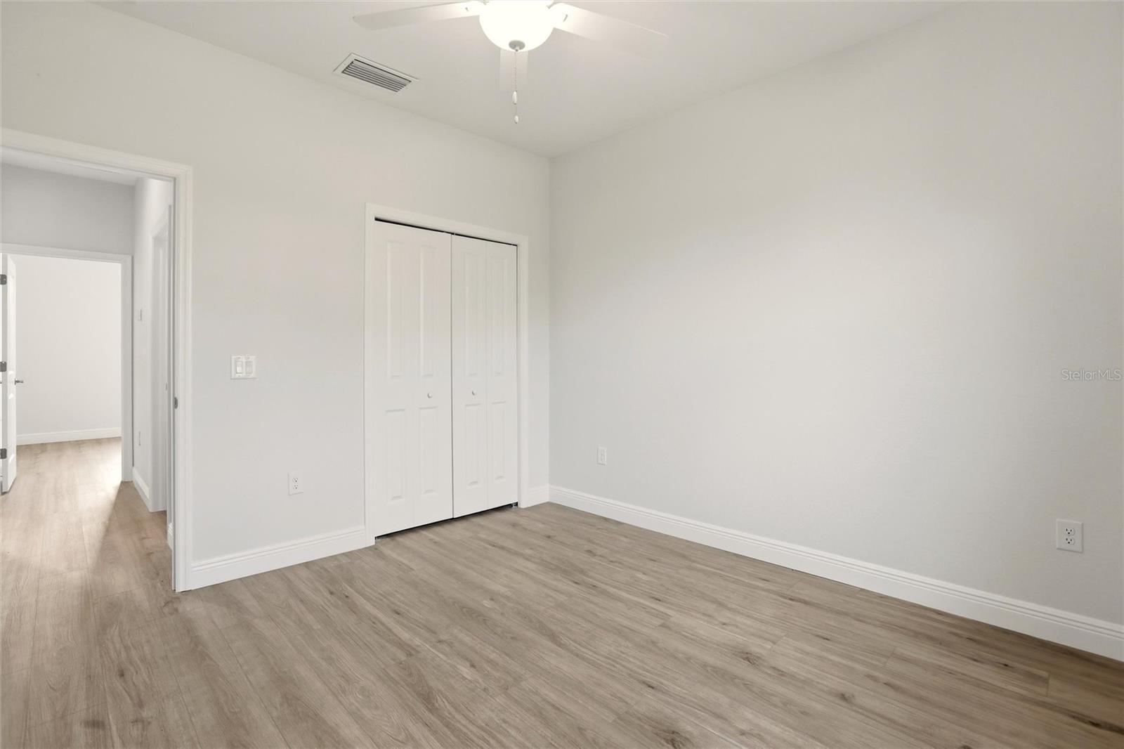 Listing photo id 27 for 3812 Wenona Drive