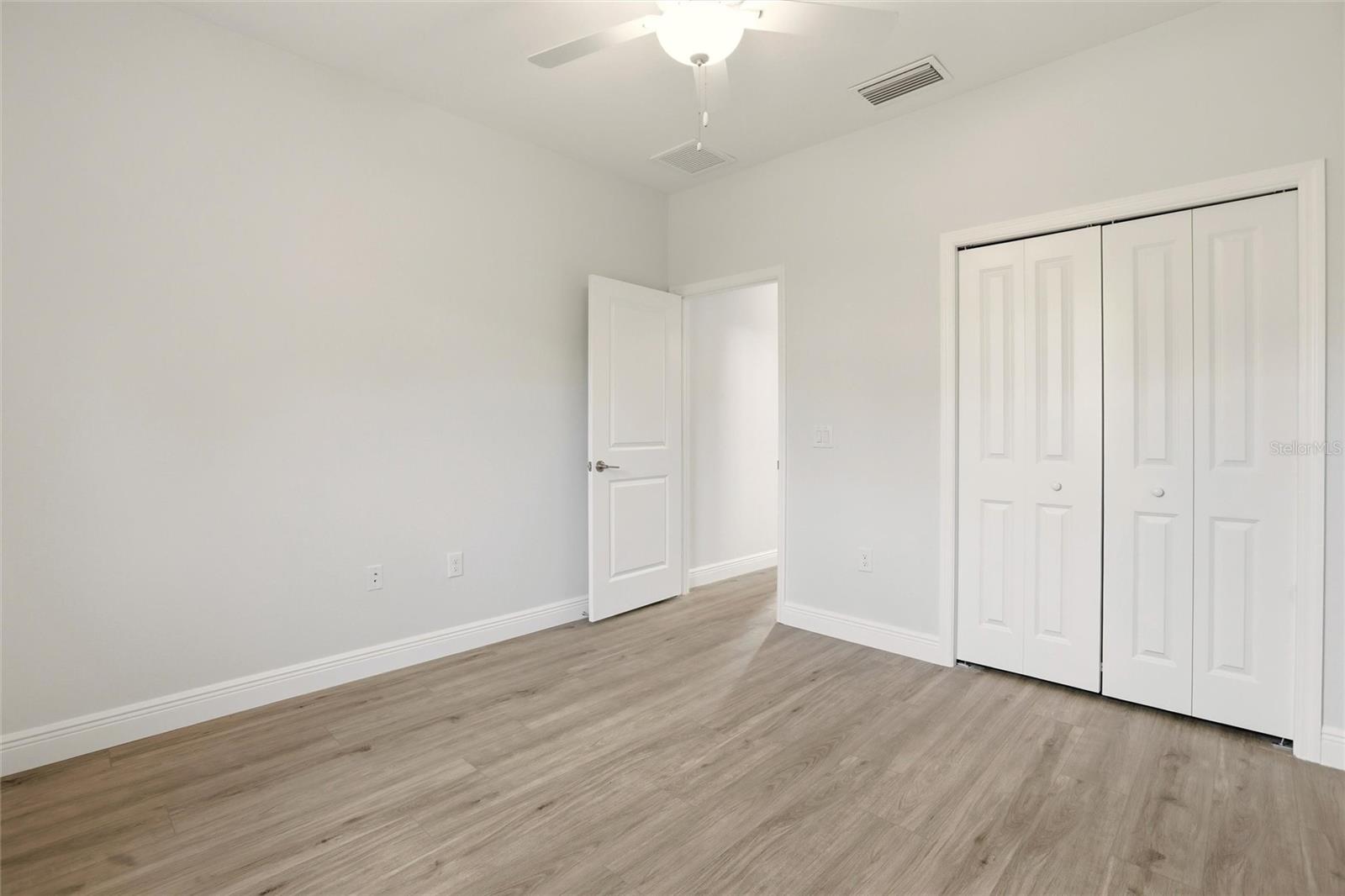 Listing photo id 28 for 3812 Wenona Drive