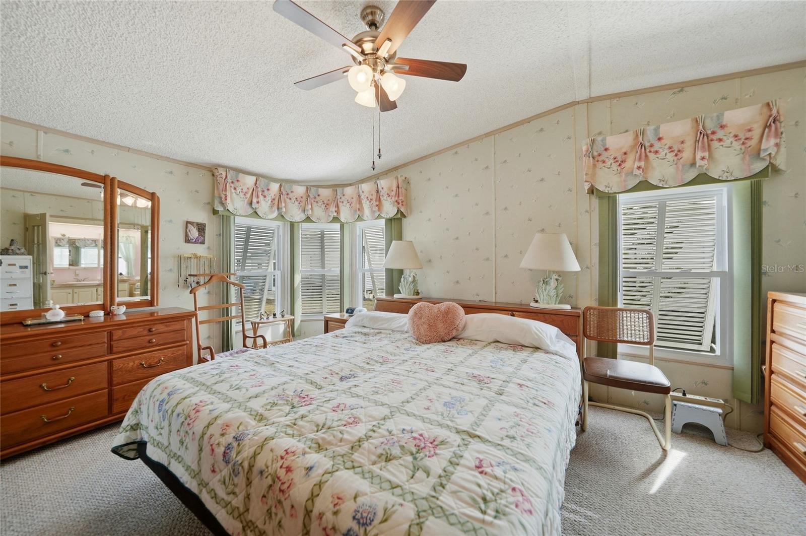 Image 17 of 57 For 723 Riverview Circle