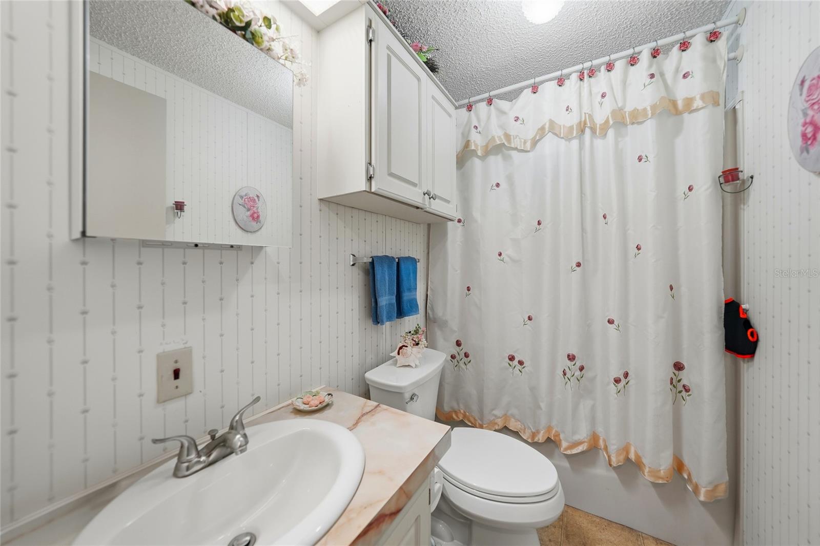 Image 23 of 57 For 723 Riverview Circle