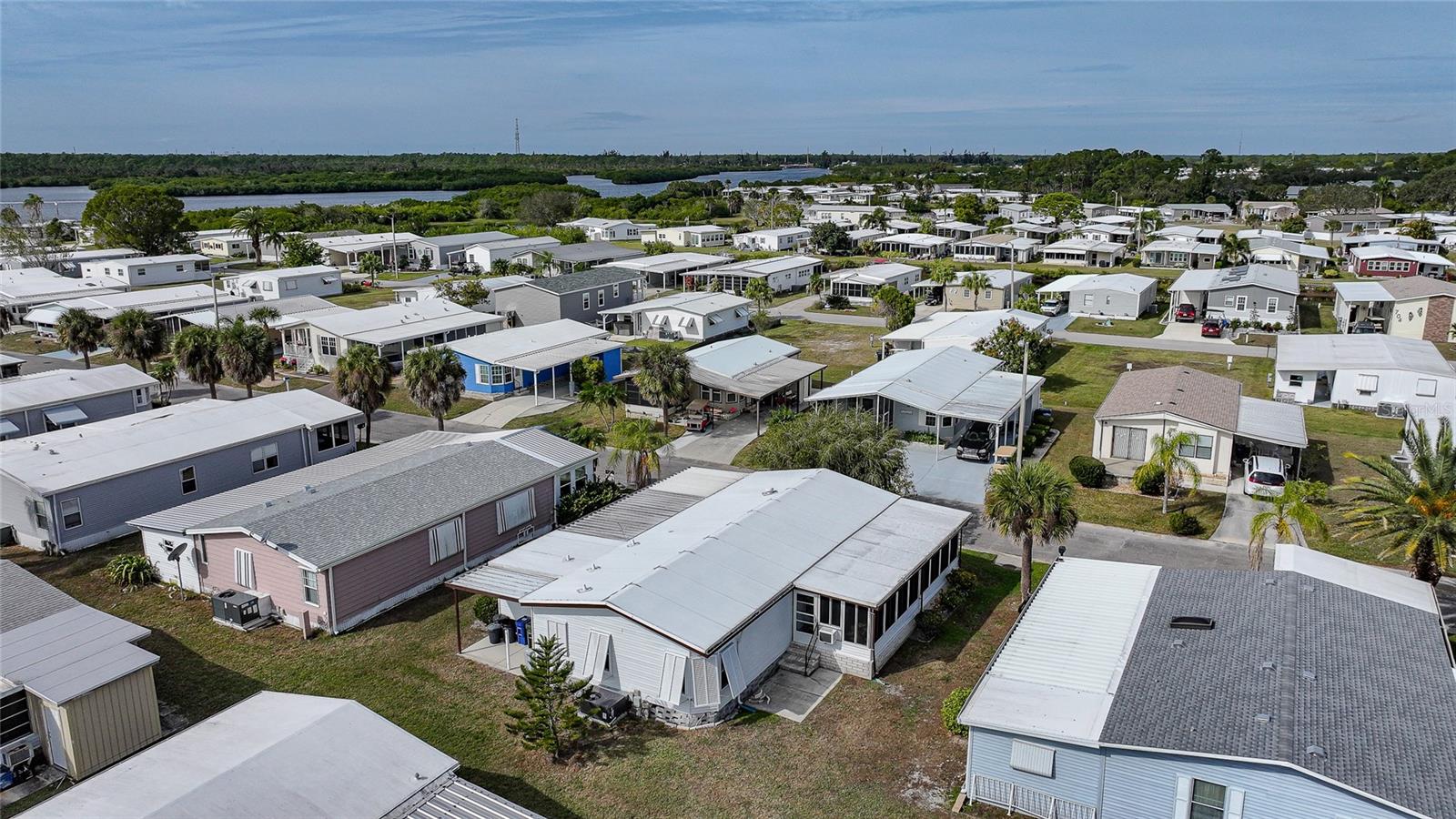 Image 28 of 57 For 723 Riverview Circle