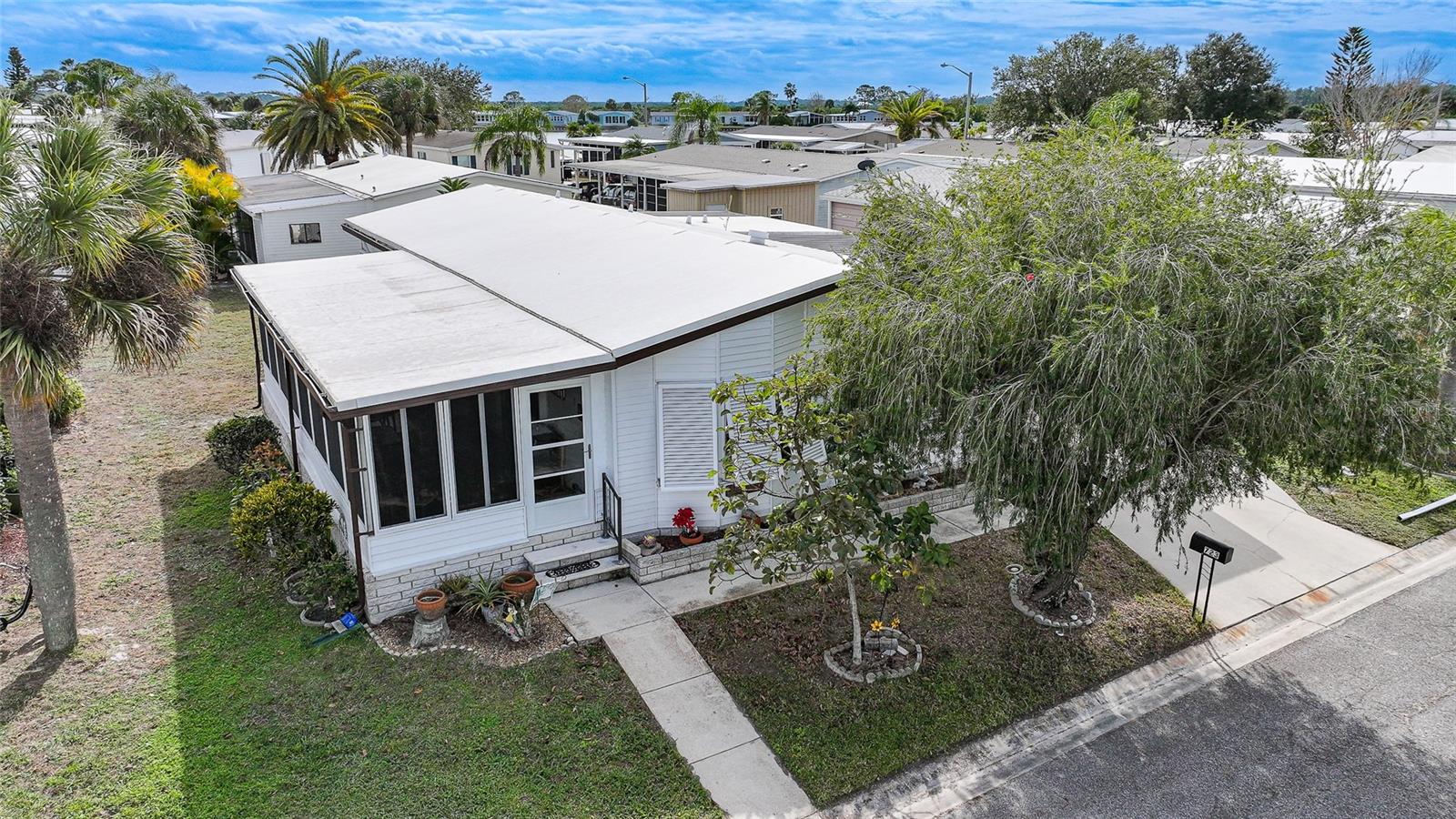 Image 29 of 57 For 723 Riverview Circle