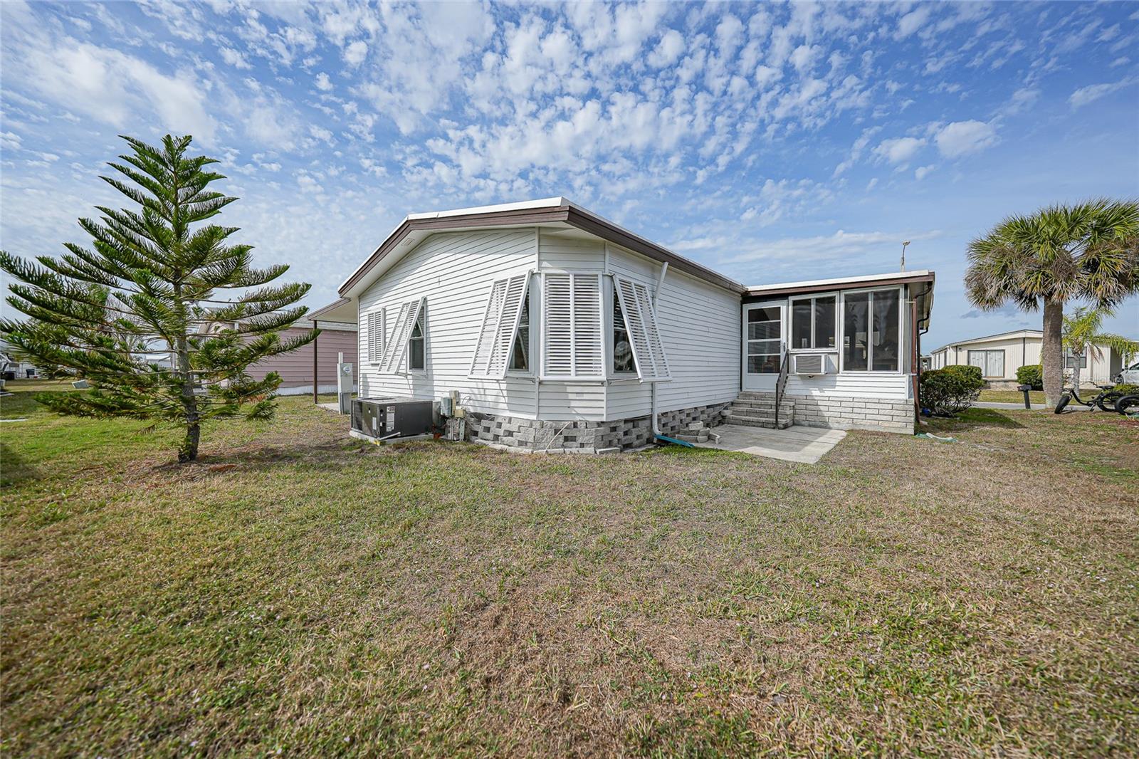 Image 31 of 57 For 723 Riverview Circle