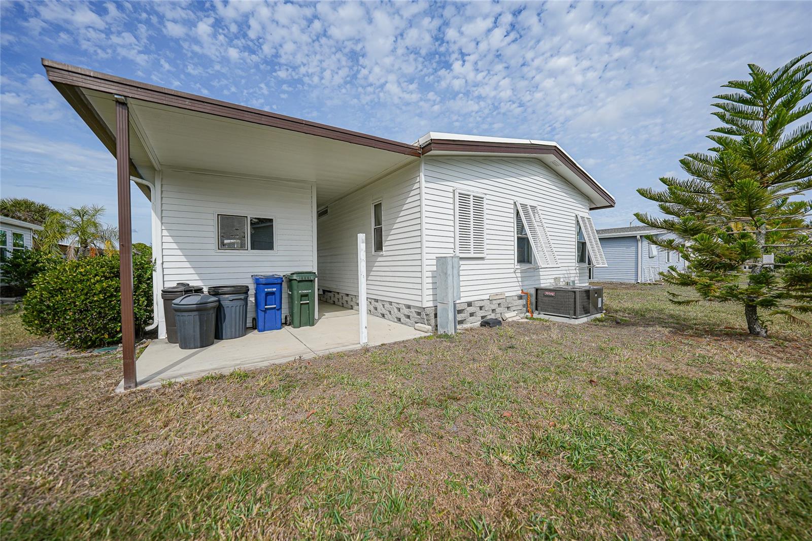 Image 32 of 57 For 723 Riverview Circle