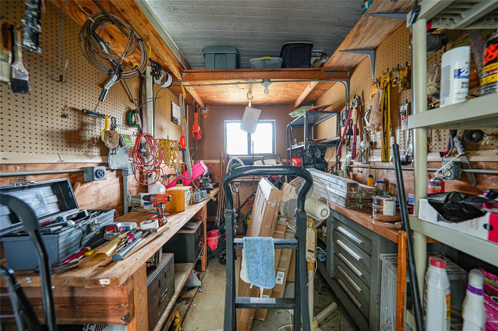 Image 34 of 57 For 723 Riverview Circle