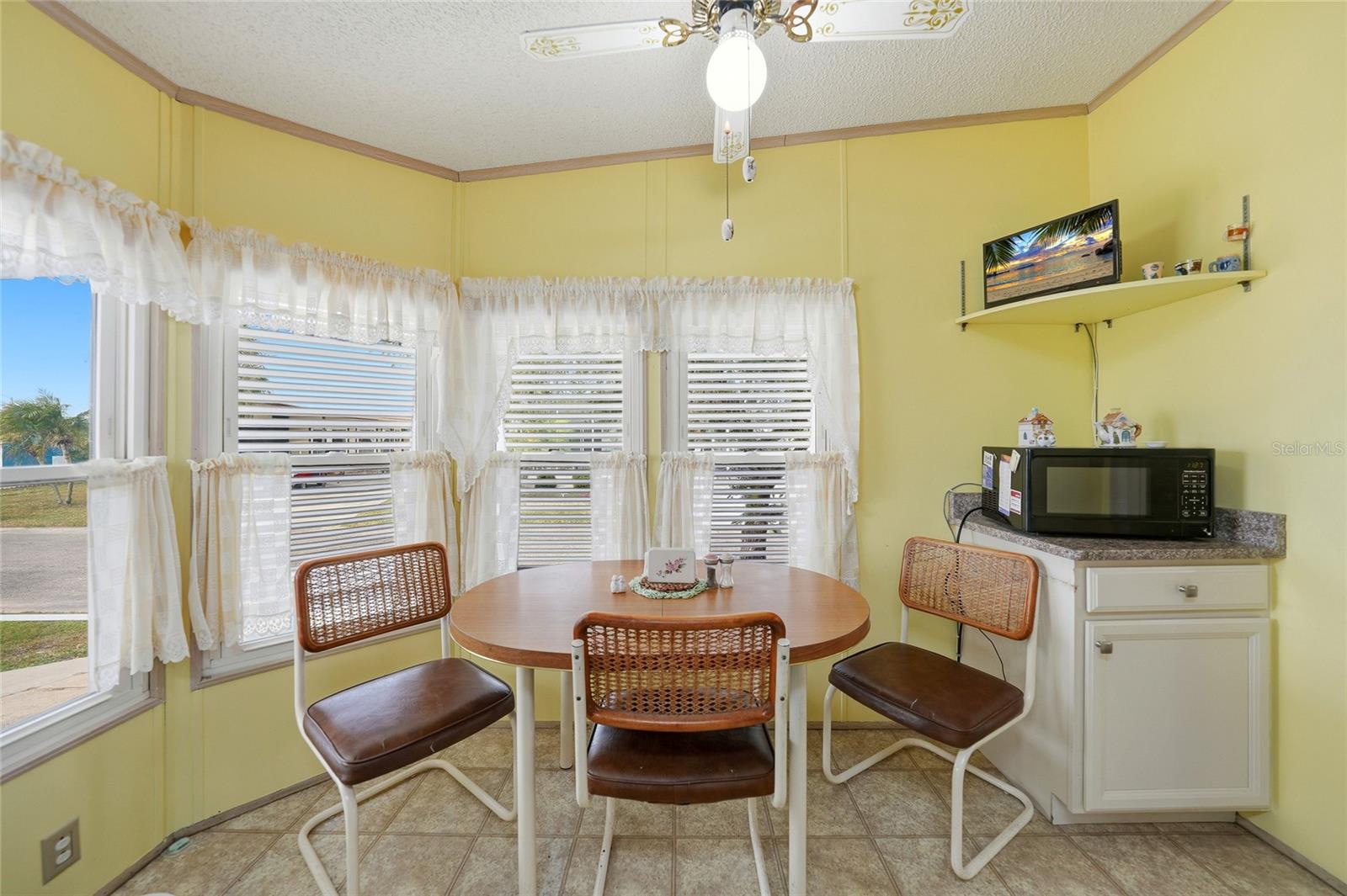 Image 9 of 57 For 723 Riverview Circle