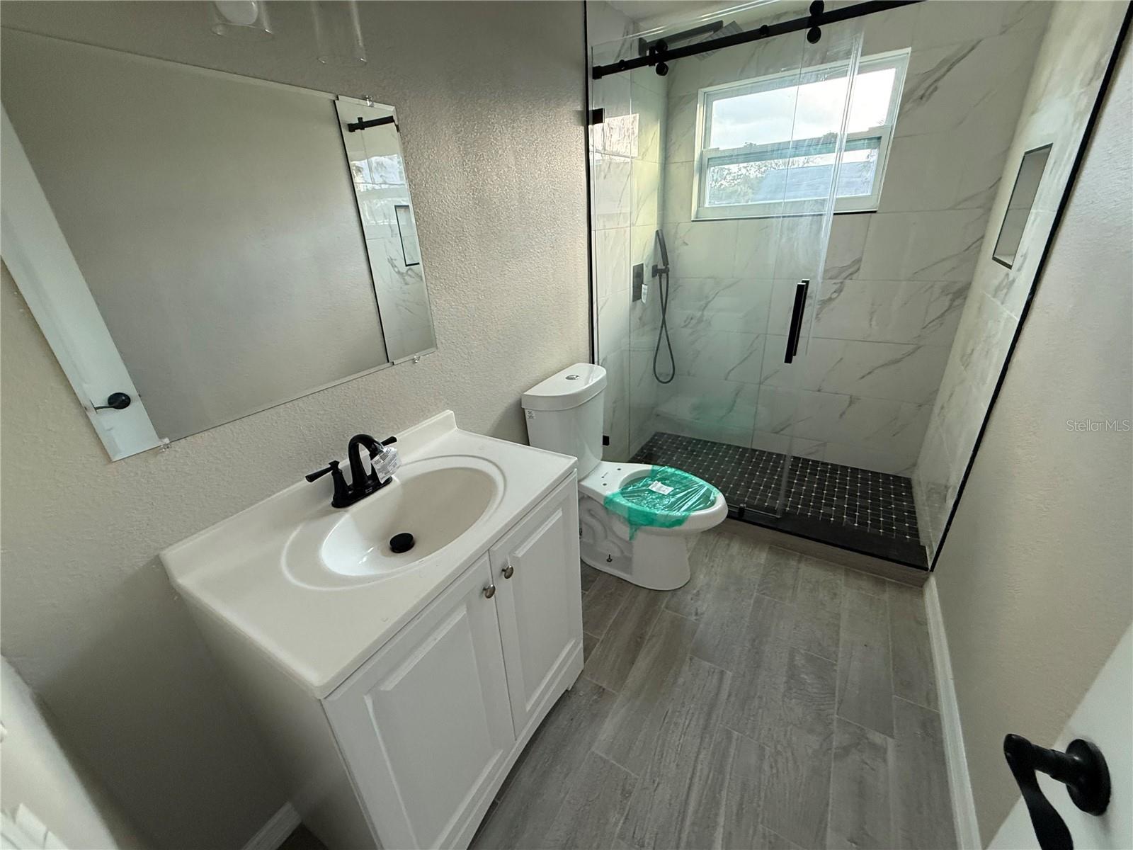 Image 10 of 19 For 105 Sylvania Avenue