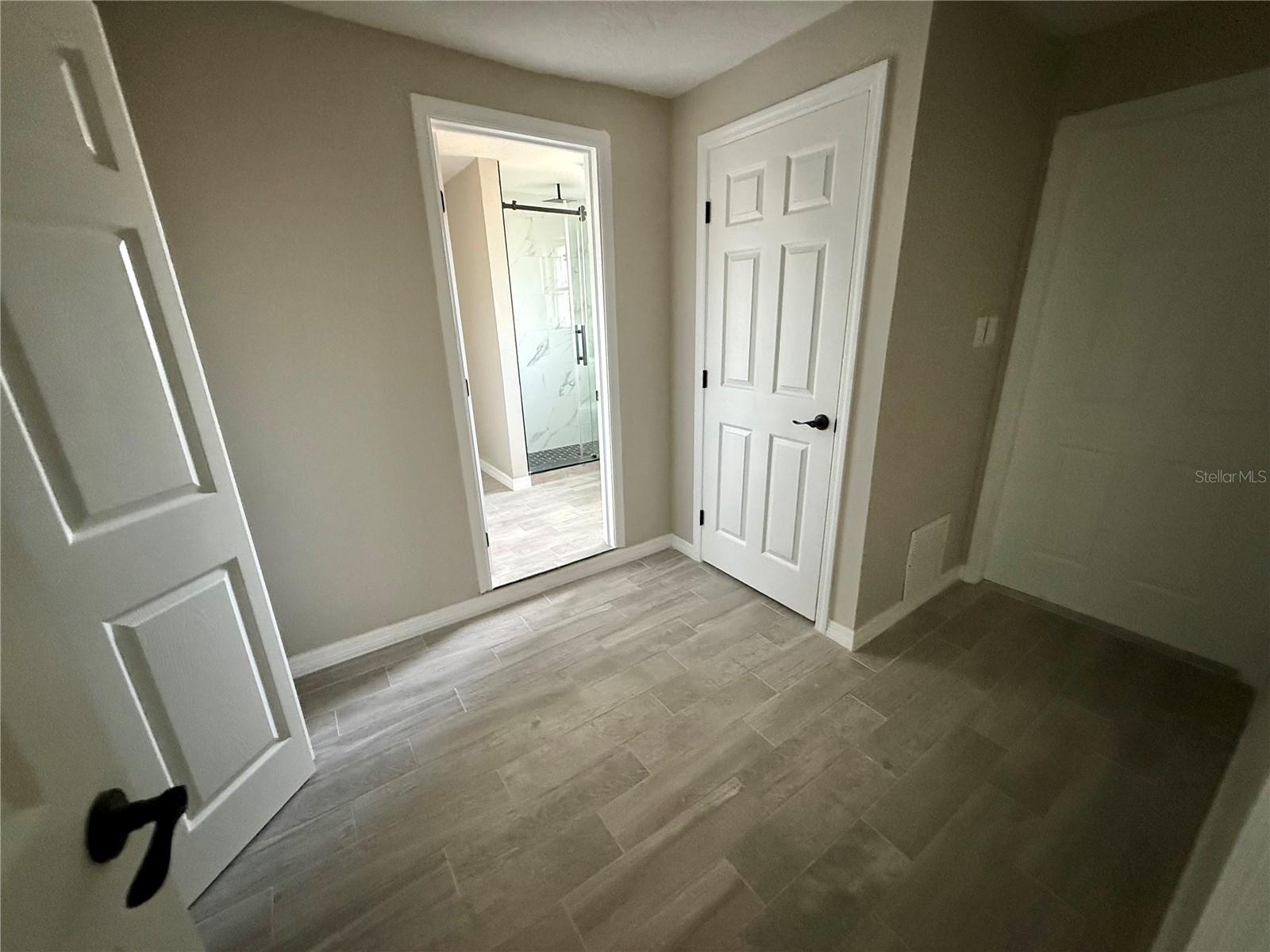 Image 12 of 19 For 105 Sylvania Avenue