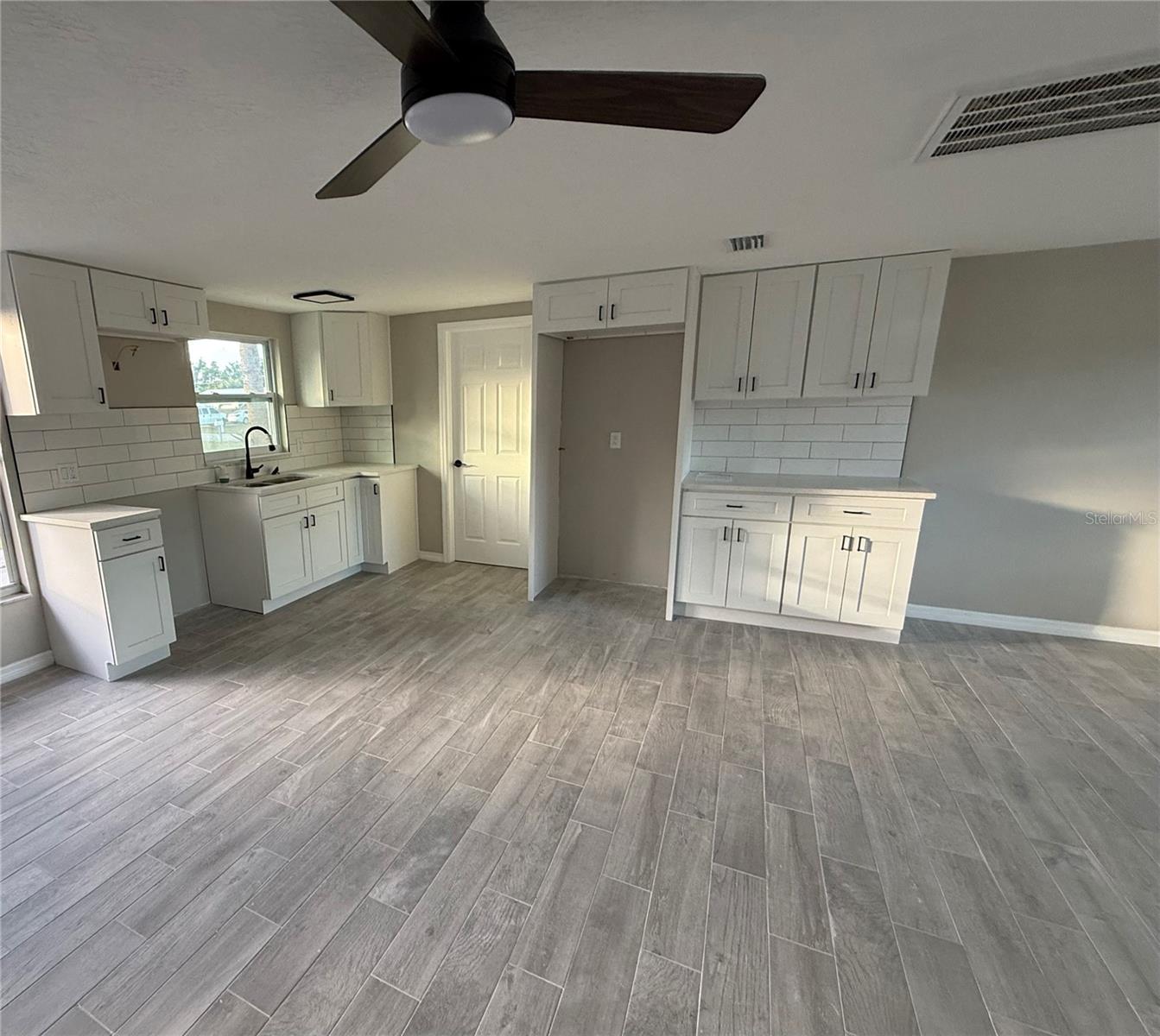 Image 13 of 19 For 105 Sylvania Avenue