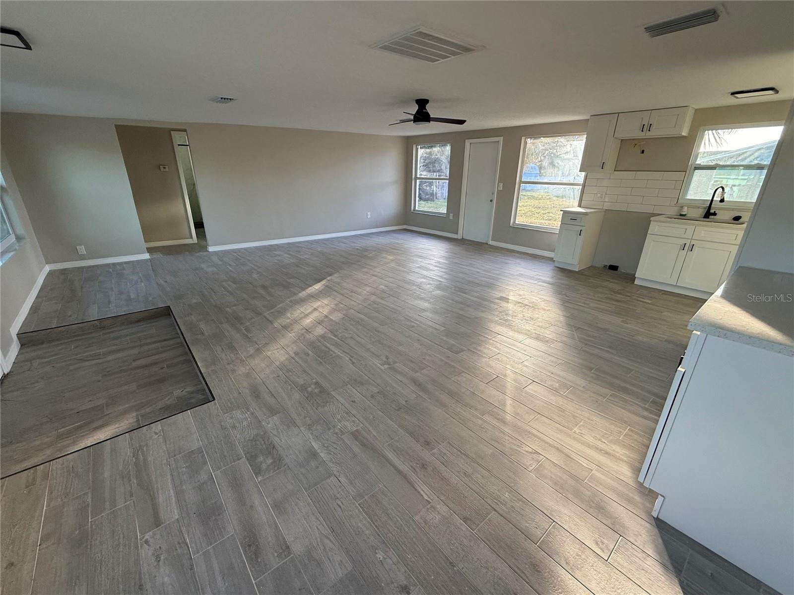 Image 14 of 19 For 105 Sylvania Avenue