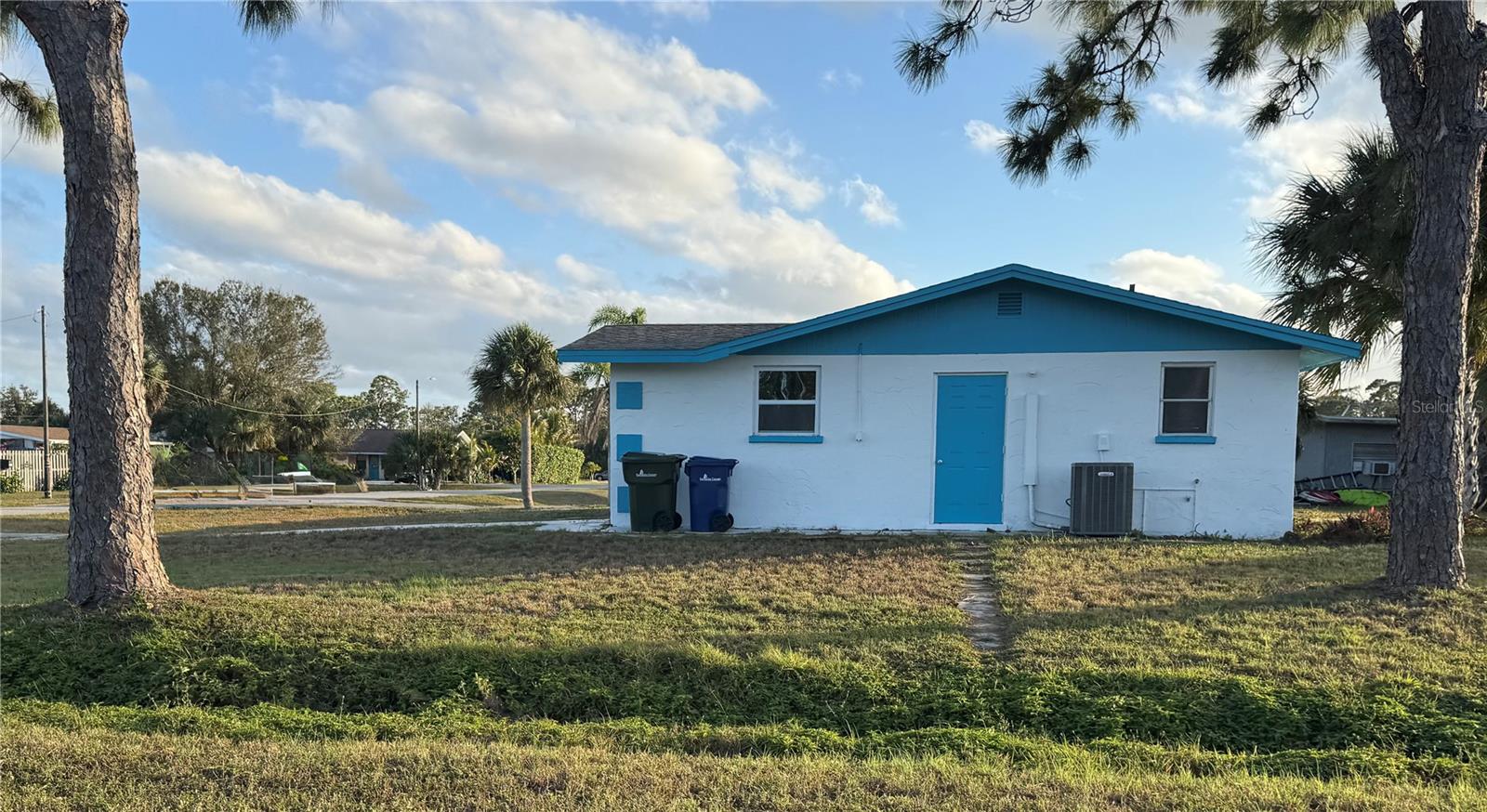 Image 16 of 19 For 105 Sylvania Avenue