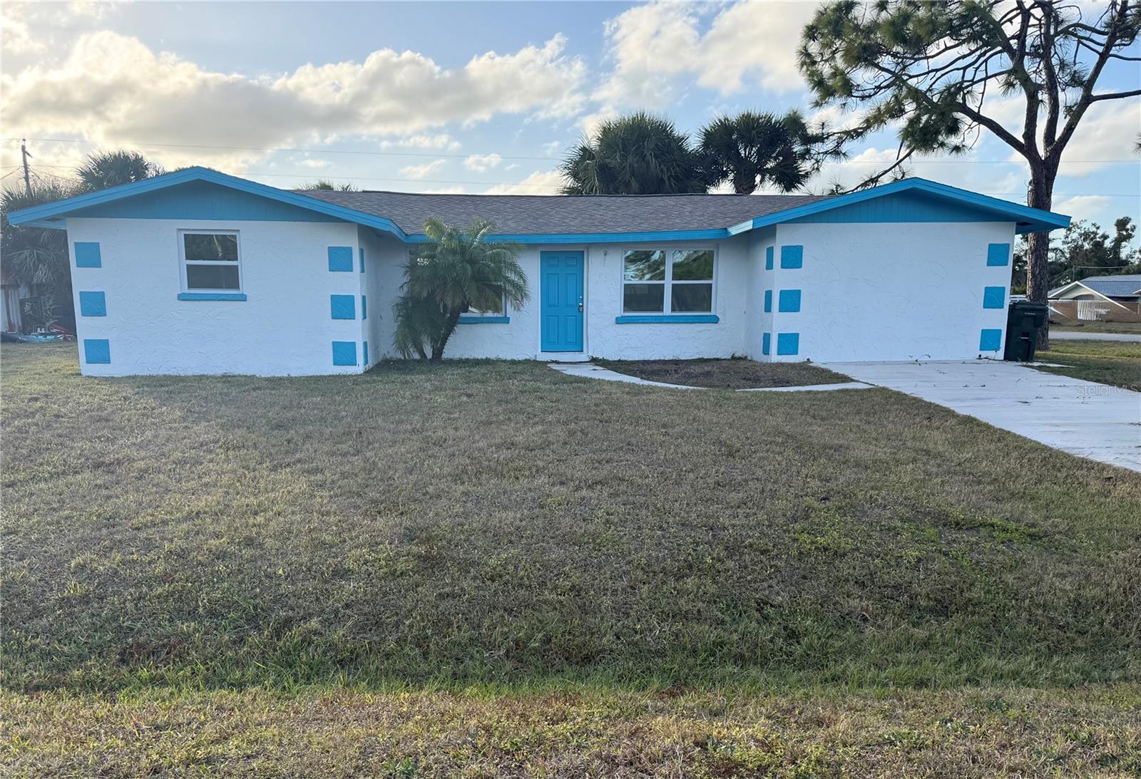 Image 18 of 19 For 105 Sylvania Avenue