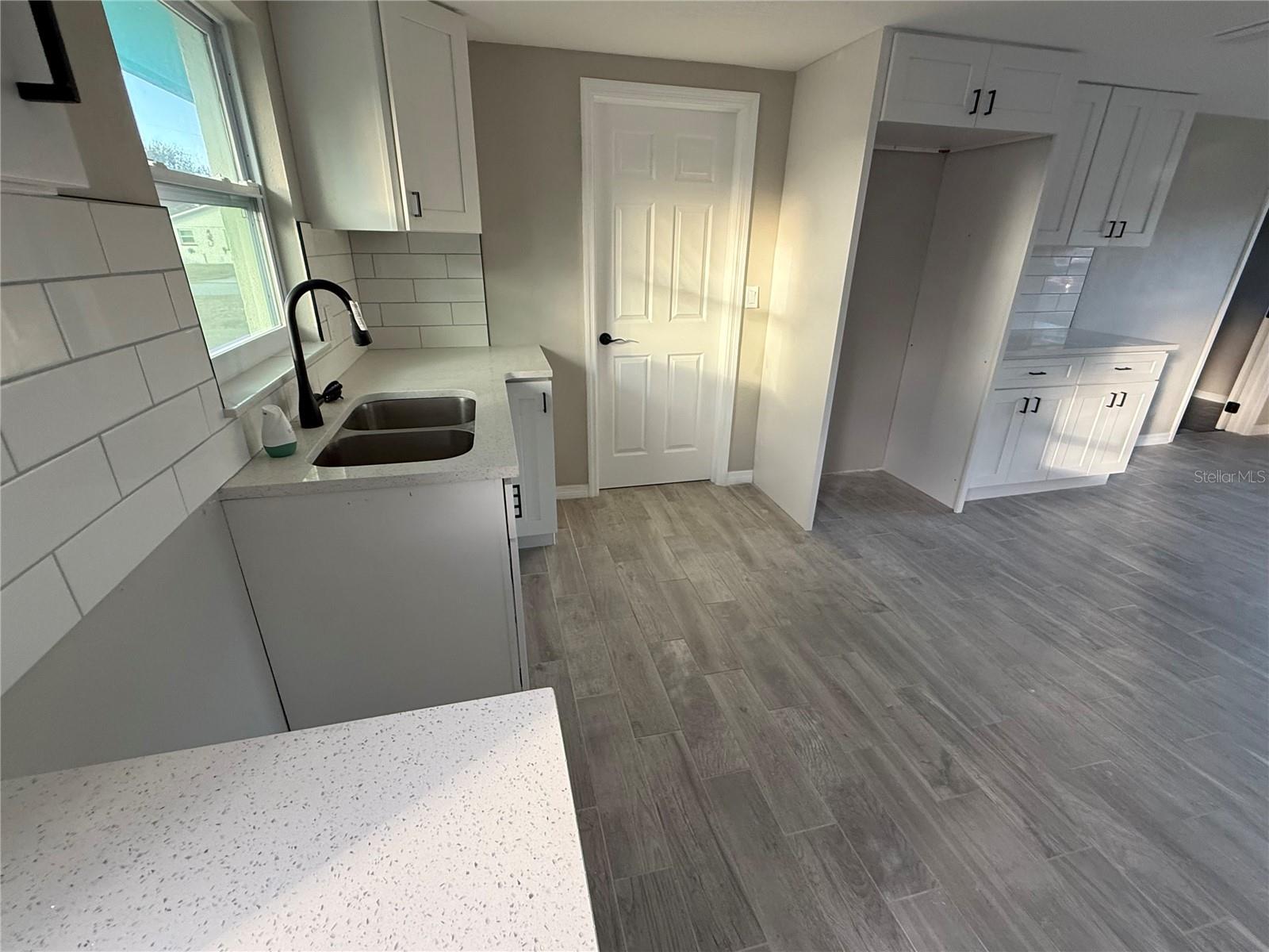 Image 5 of 19 For 105 Sylvania Avenue