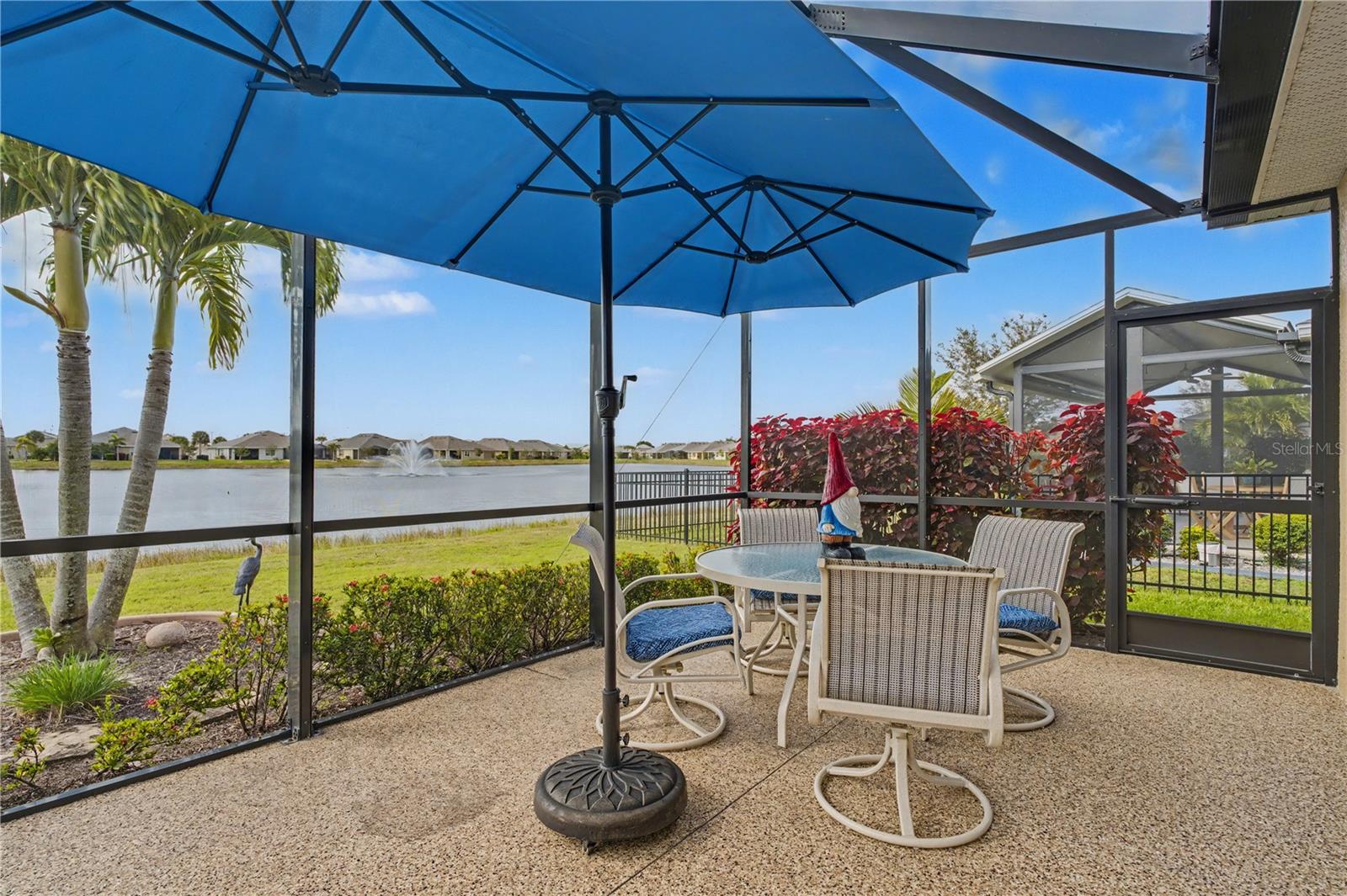 Listing photo id 8 for 7025 Waterford Parkway