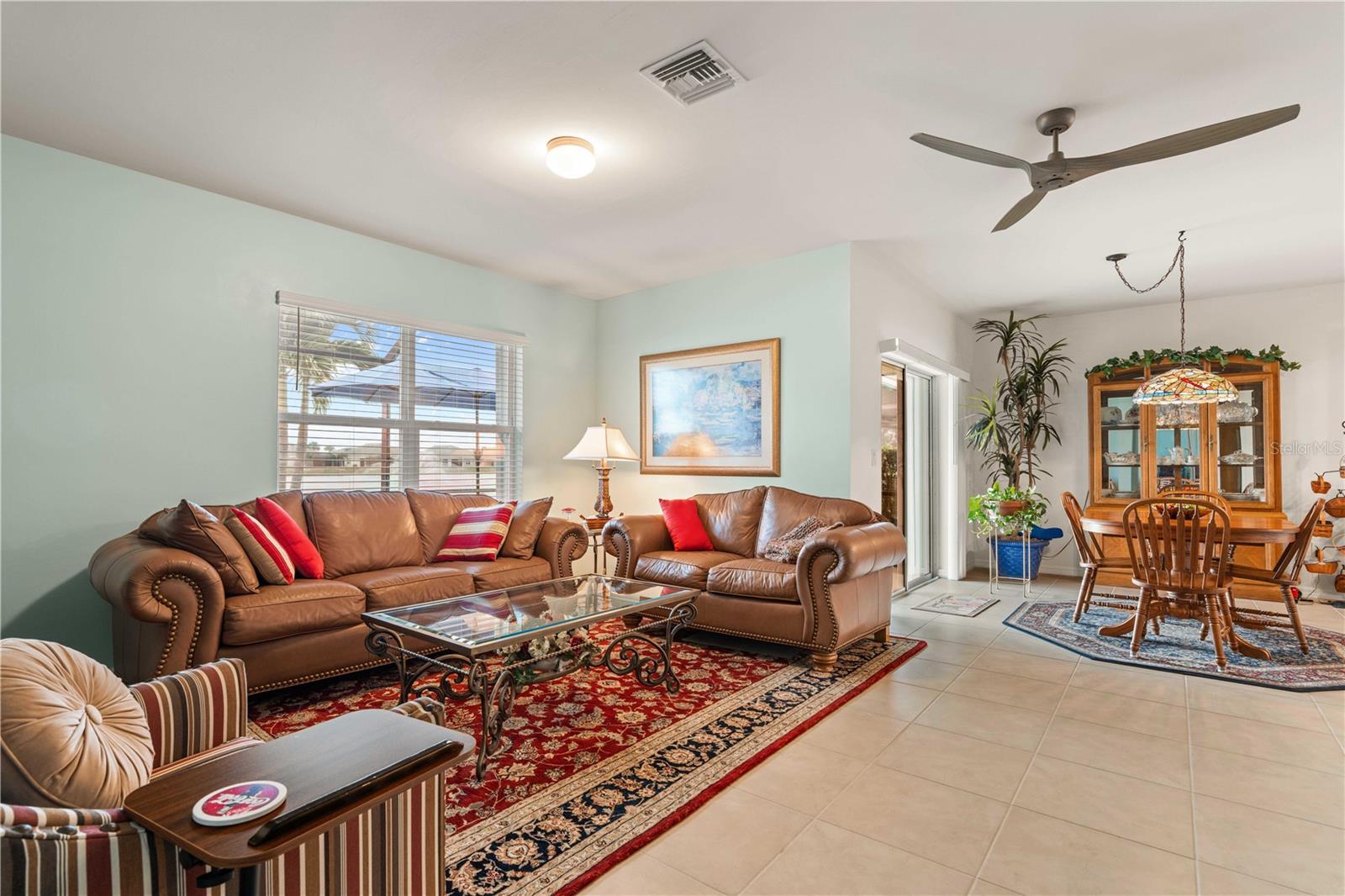 Listing photo id 14 for 7025 Waterford Parkway