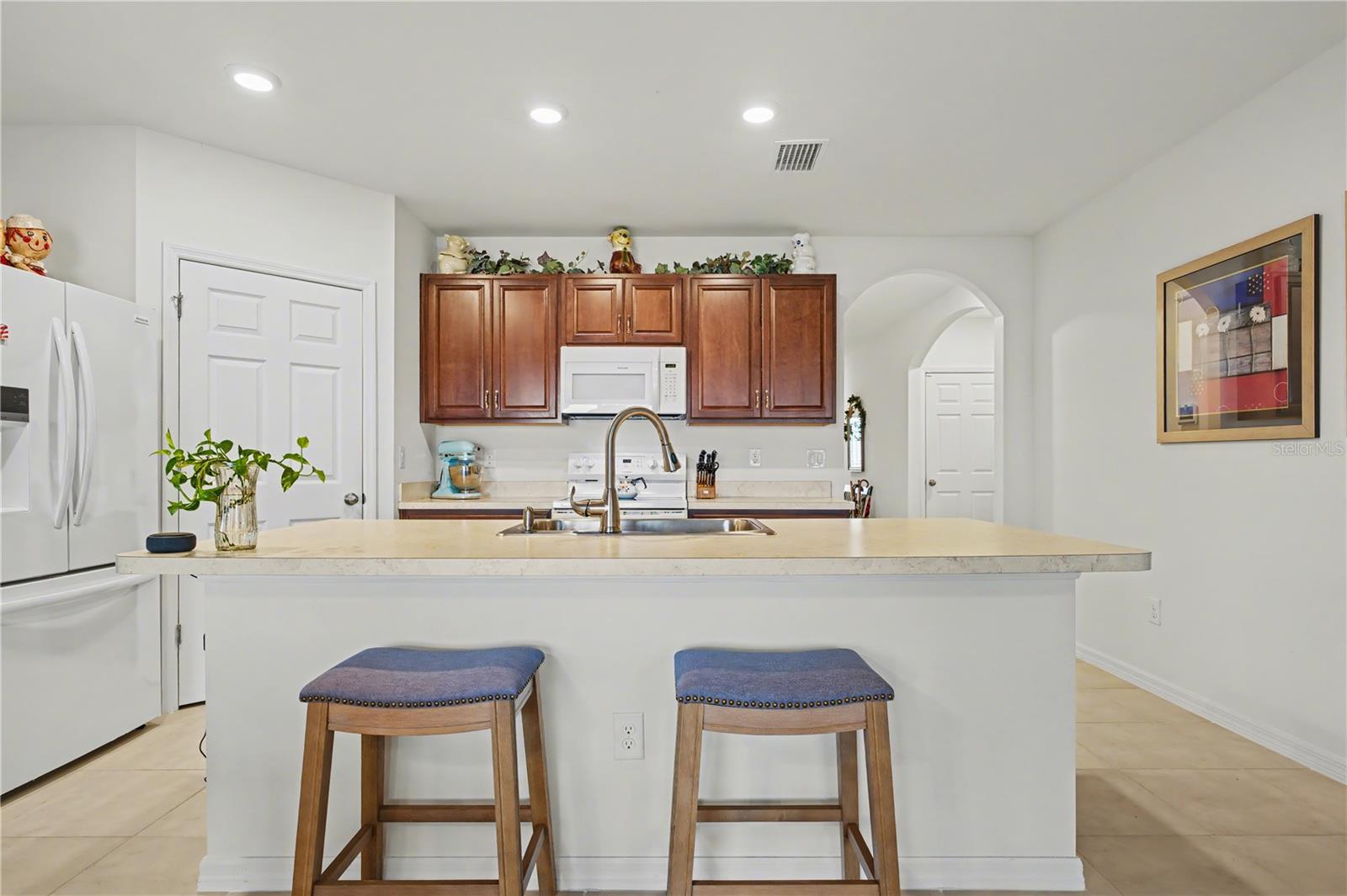 Listing photo id 16 for 7025 Waterford Parkway