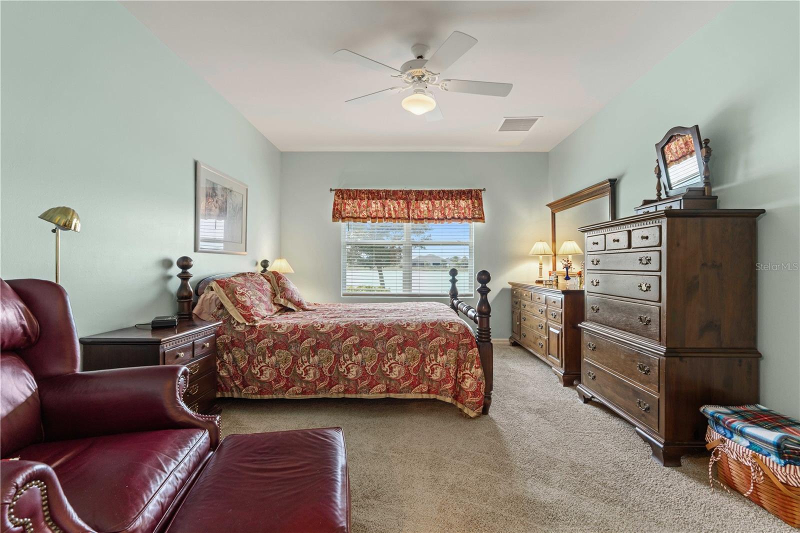 Listing photo id 23 for 7025 Waterford Parkway