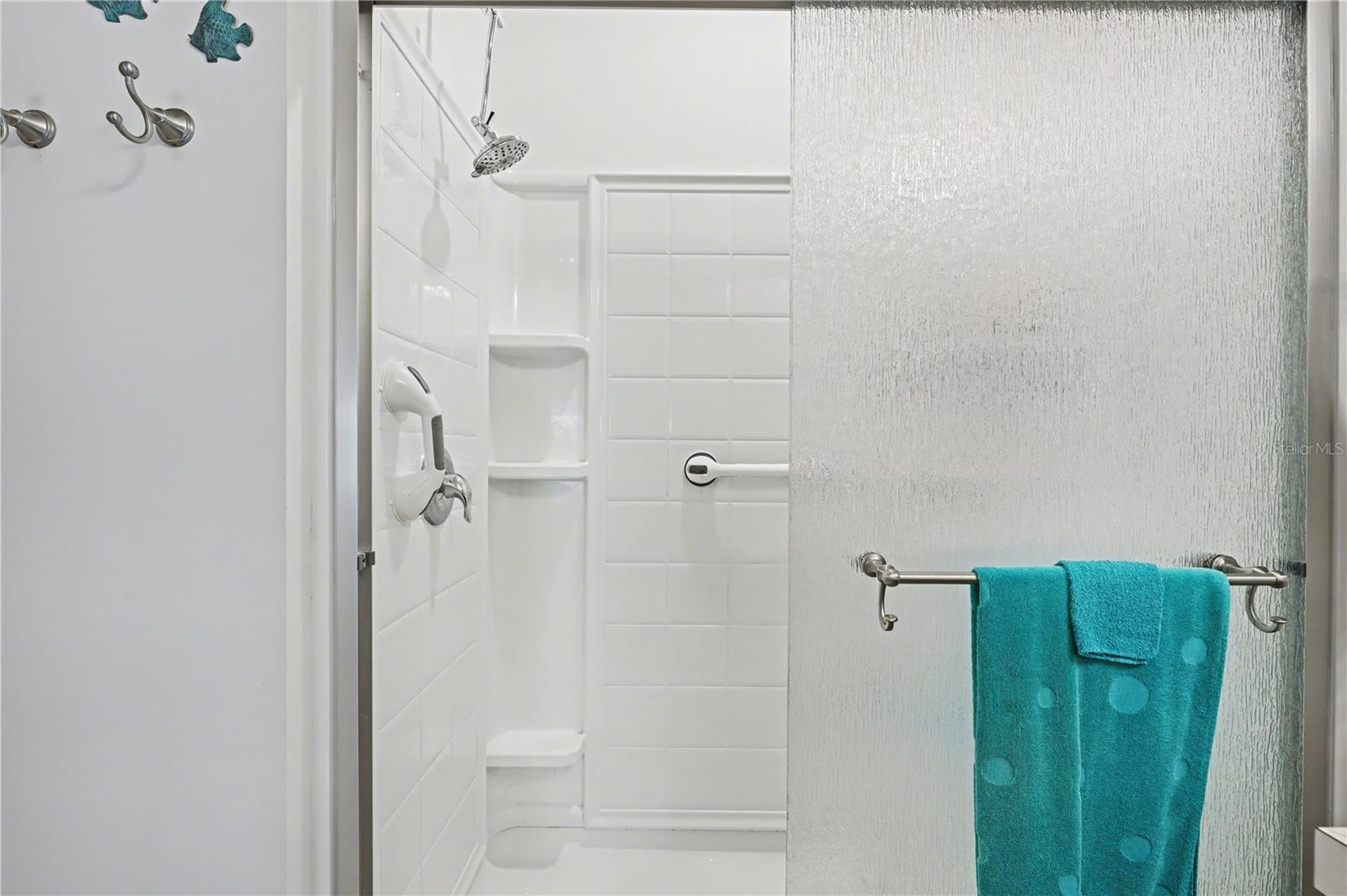 Listing photo id 25 for 7025 Waterford Parkway