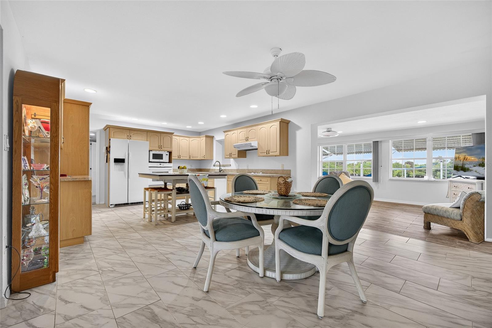 Image 7 of 38 For 226 Spring Lake Boulevard Nw