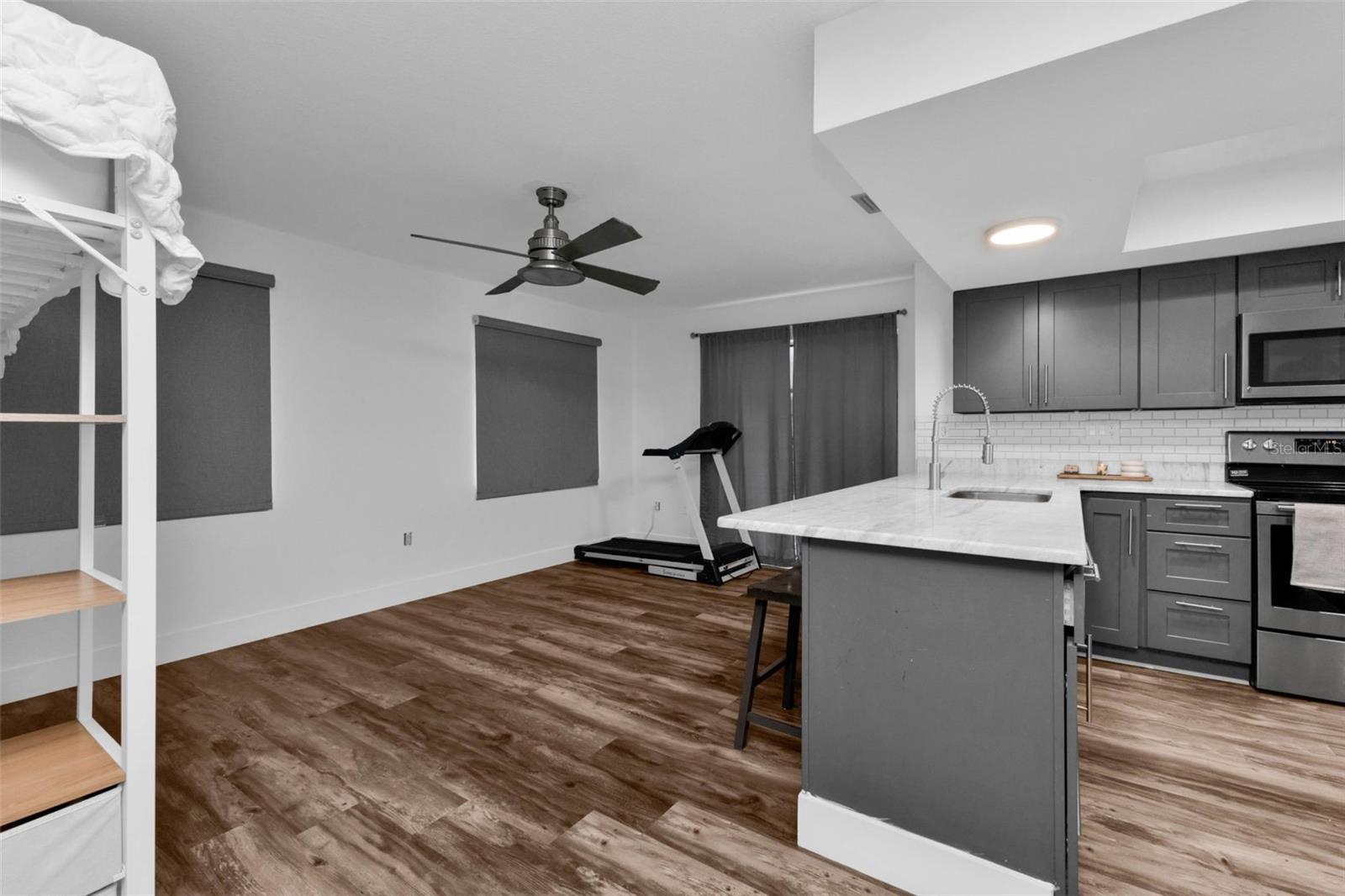 Image 31 of 67 For 21499 Sheldon Avenue