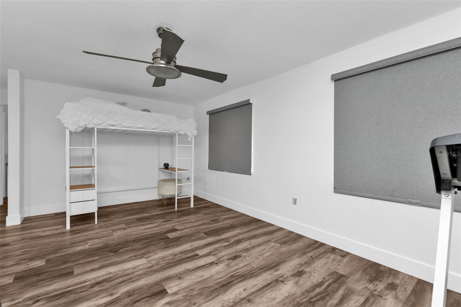 Image 32 of 67 For 21499 Sheldon Avenue