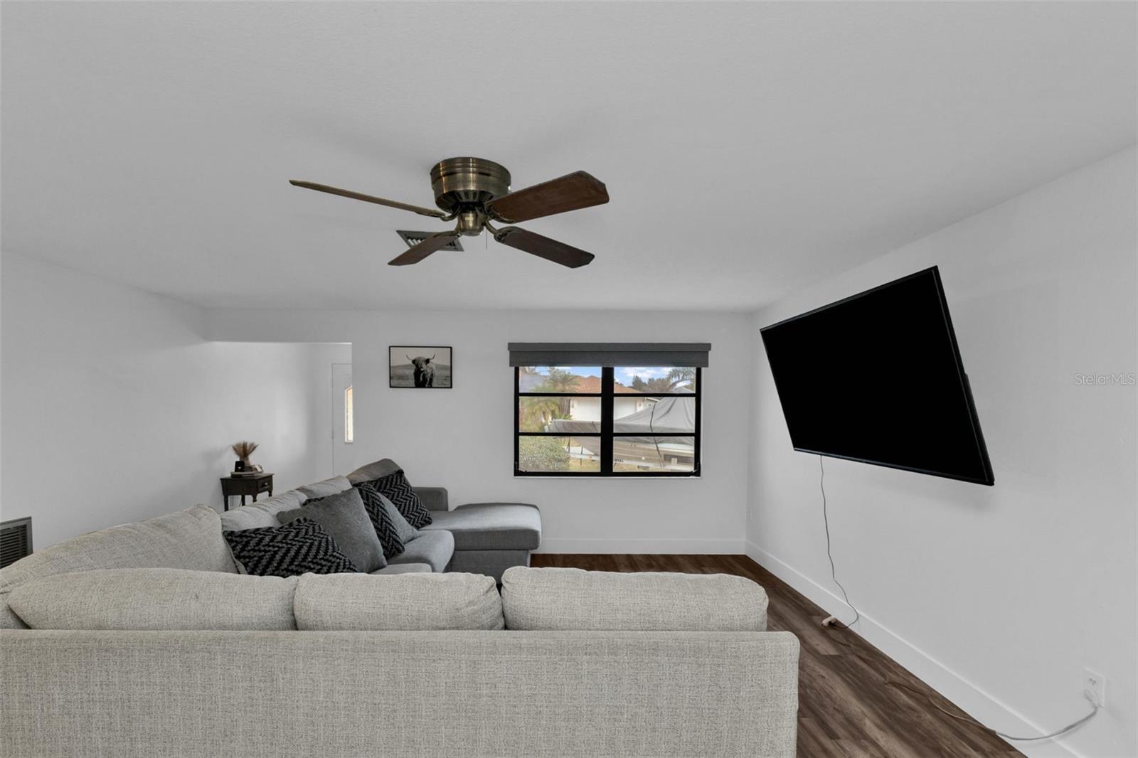 Image 8 of 67 For 21499 Sheldon Avenue