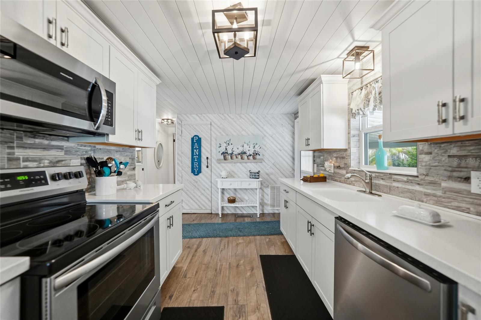 Image 9 of 60 For 12011 Sunlite Street