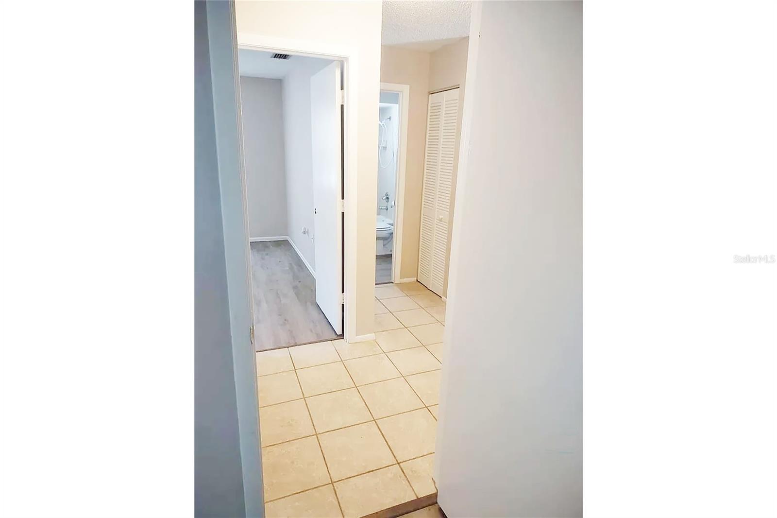 Image 11 of 18 For 82 Wentworth Street