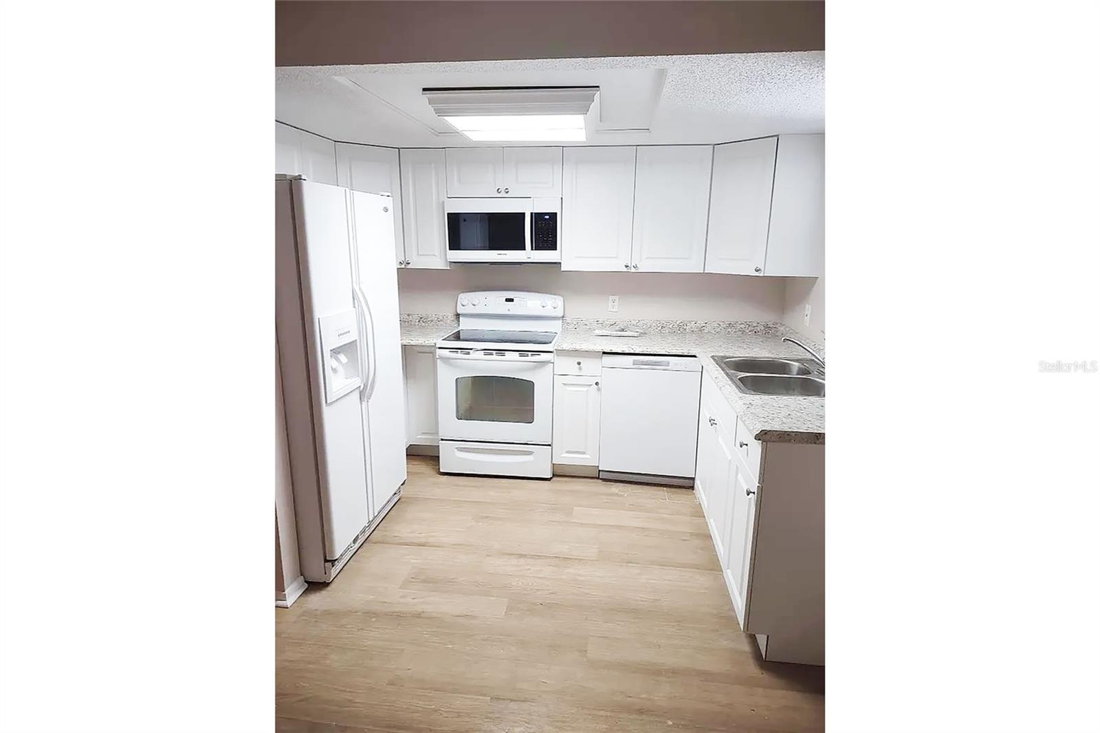 Image 4 of 18 For 82 Wentworth Street