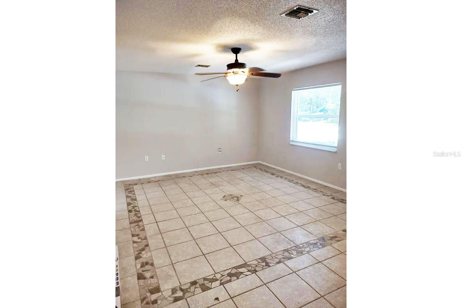 Image 5 of 18 For 82 Wentworth Street