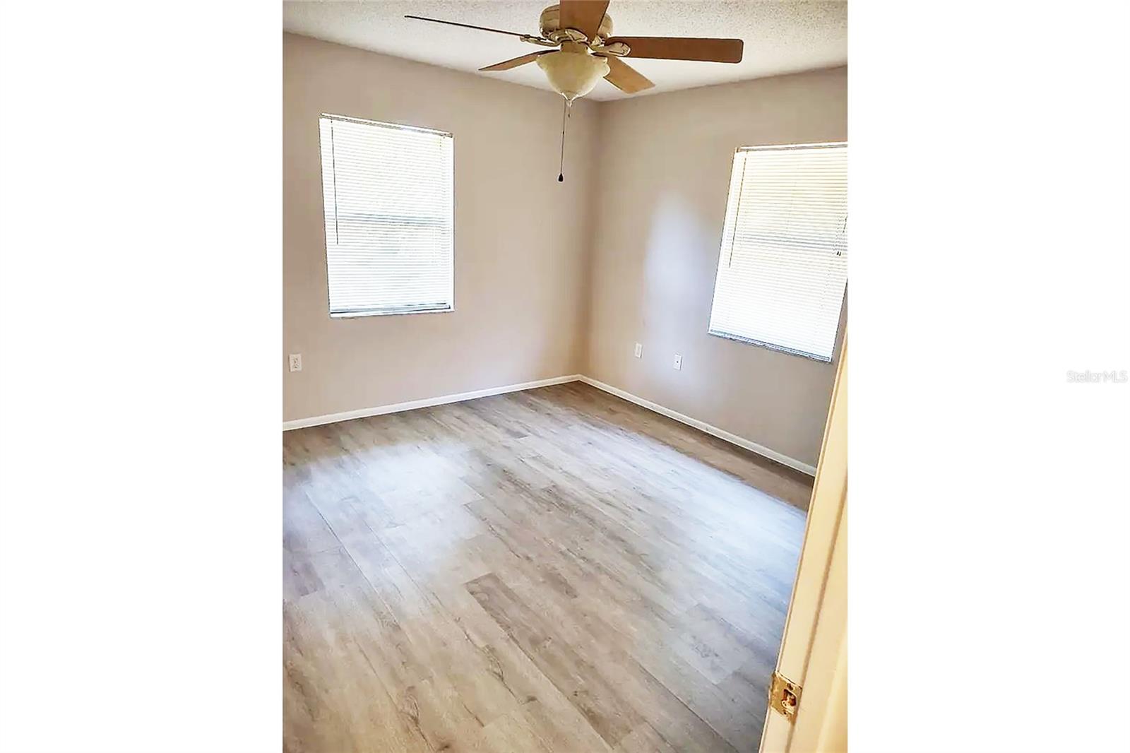 Image 6 of 18 For 82 Wentworth Street