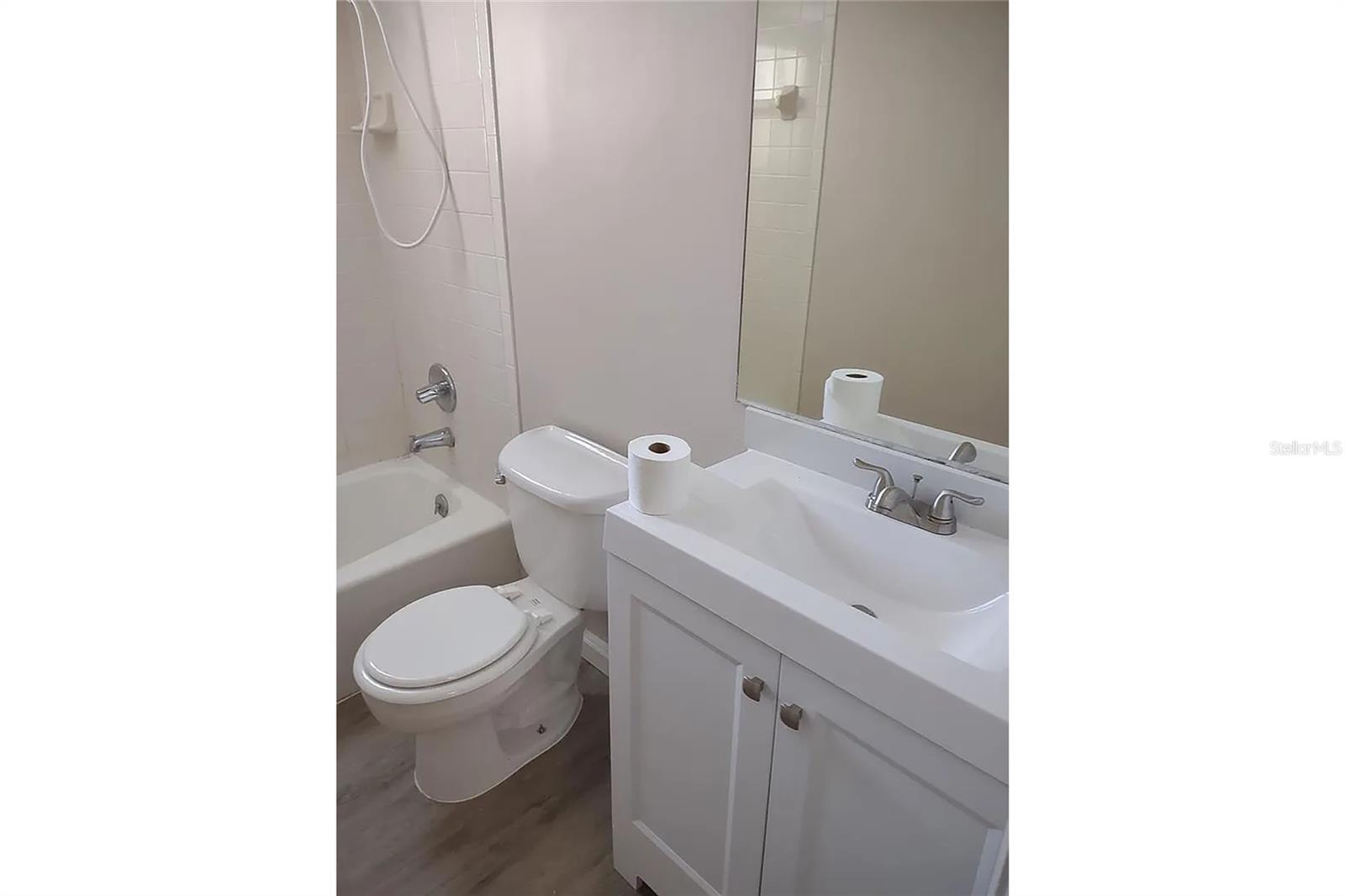 Image 8 of 18 For 82 Wentworth Street