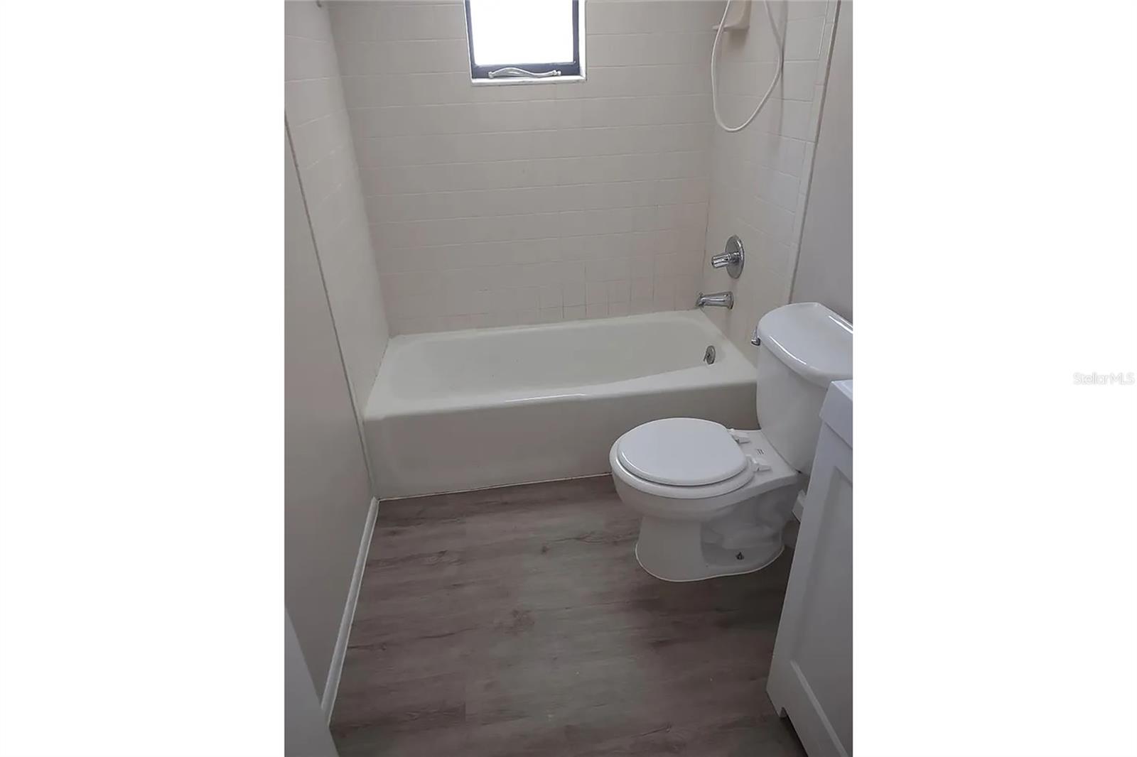 Image 9 of 18 For 82 Wentworth Street