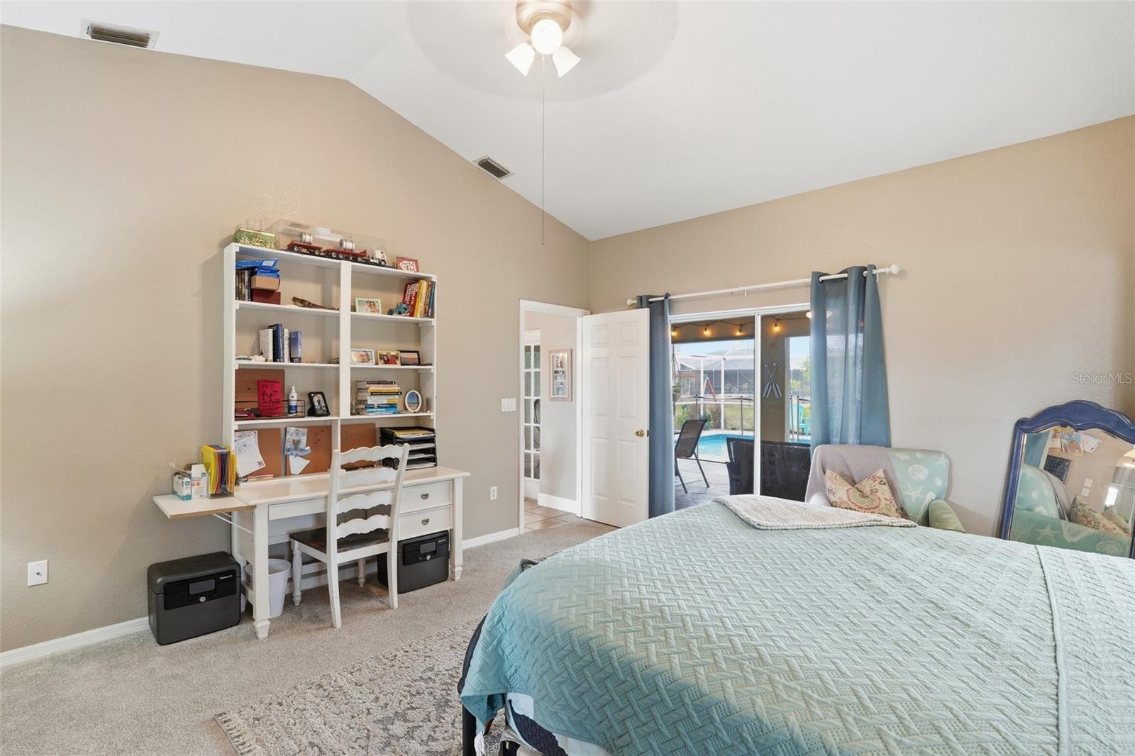 Listing photo id 12 for 195 Uruguay Drive