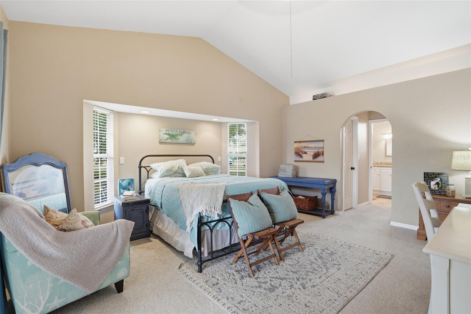 Listing photo id 13 for 195 Uruguay Drive