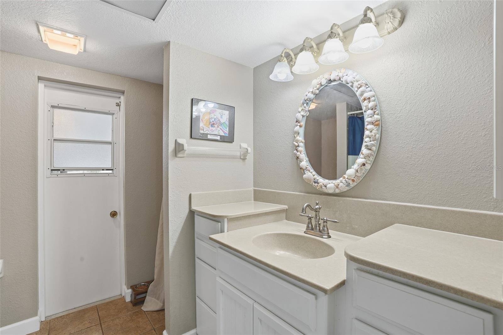 Listing photo id 18 for 195 Uruguay Drive