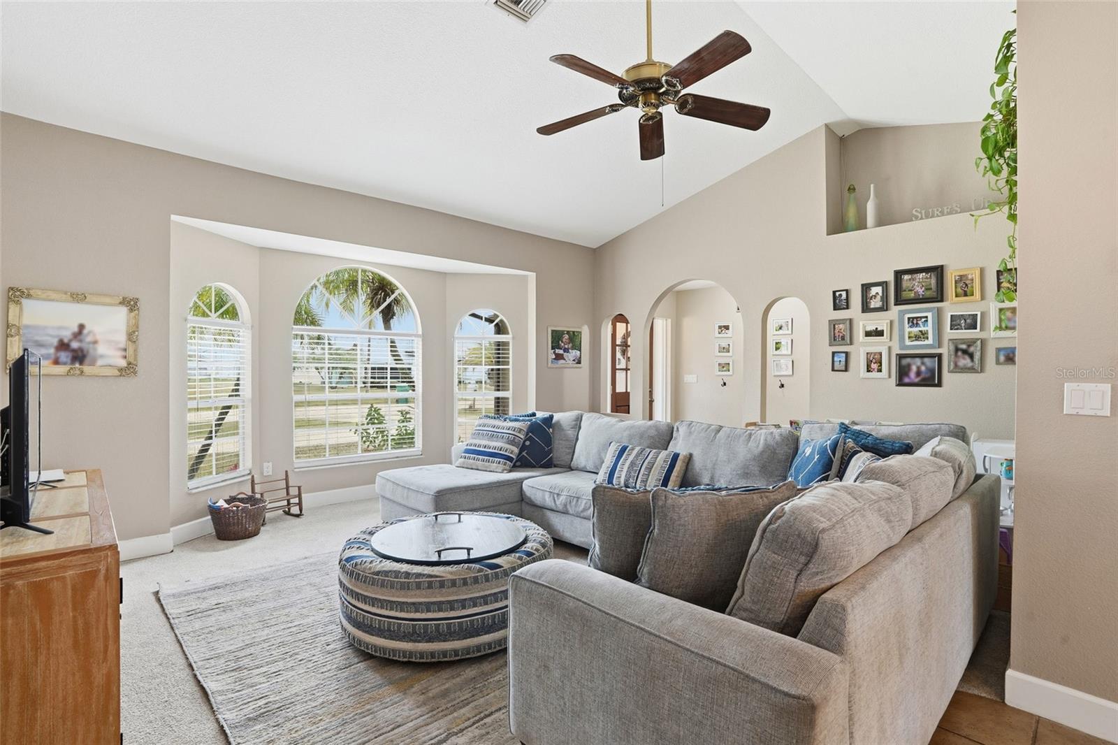 Listing photo id 5 for 195 Uruguay Drive