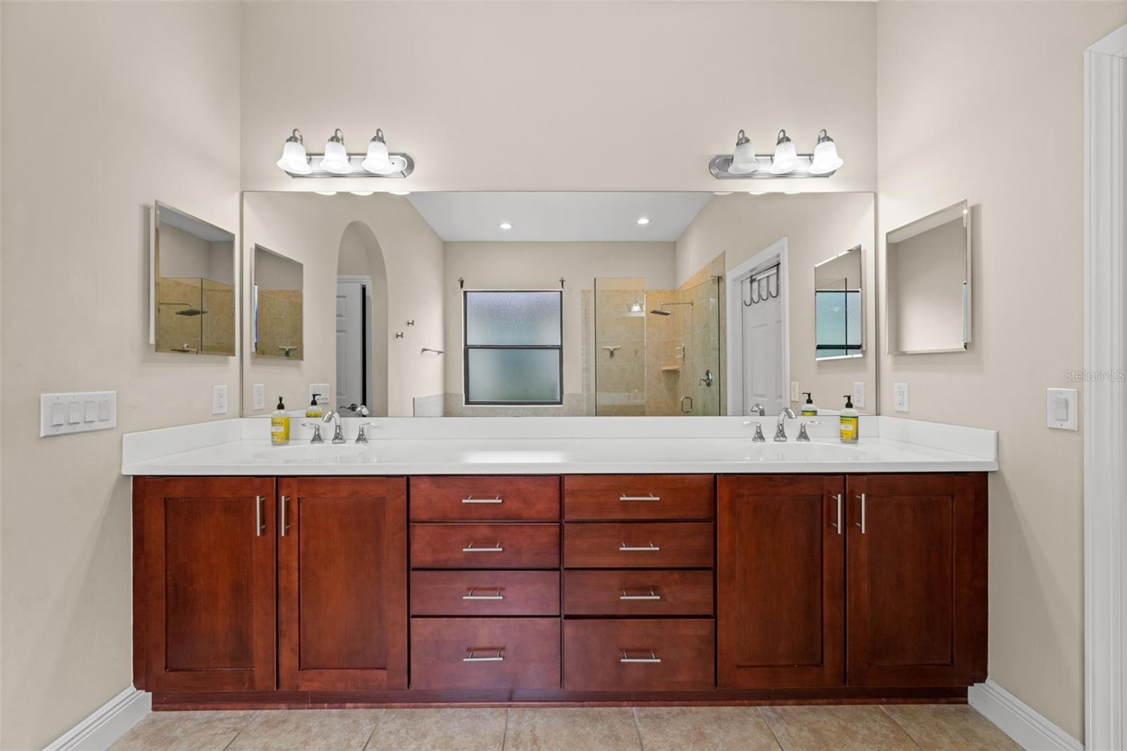 Image 14 of 65 For 10275 Ashbrook Court