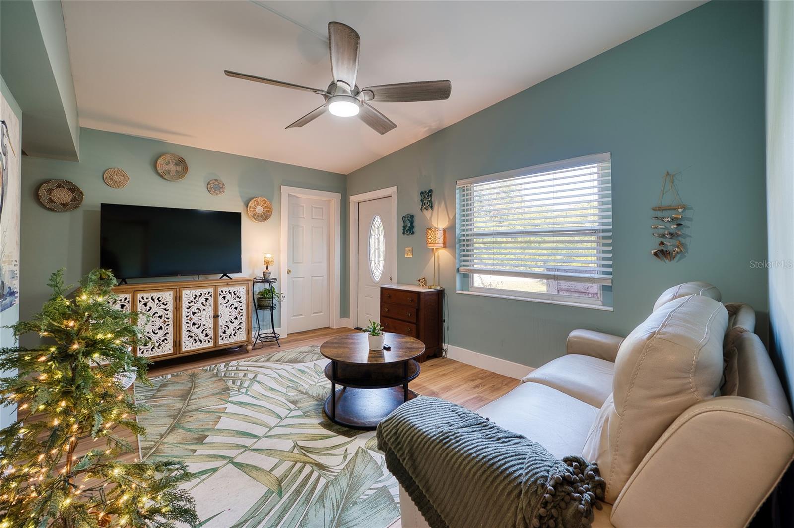 Image 8 of 48 For 1027 Coral Ridge Drive