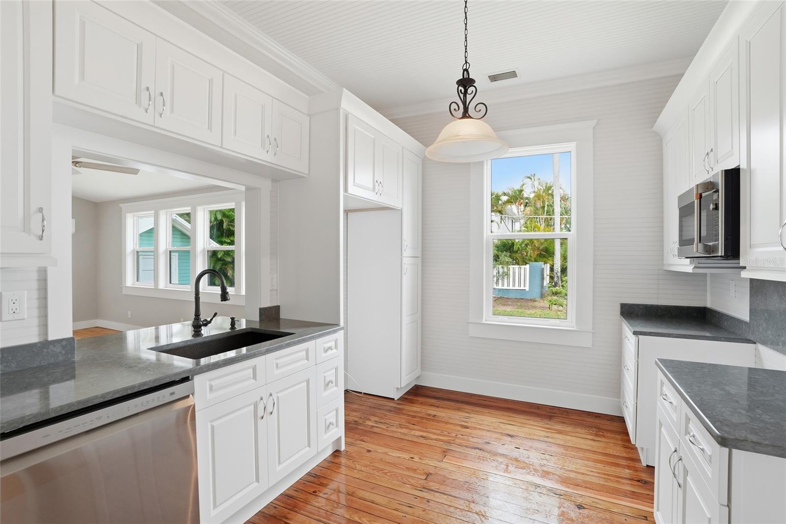 Image 18 of 70 For 115 Gill Street