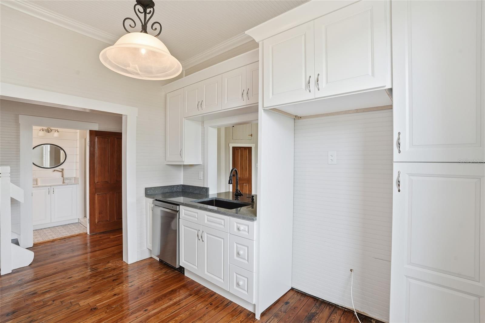 Image 21 of 70 For 115 Gill Street