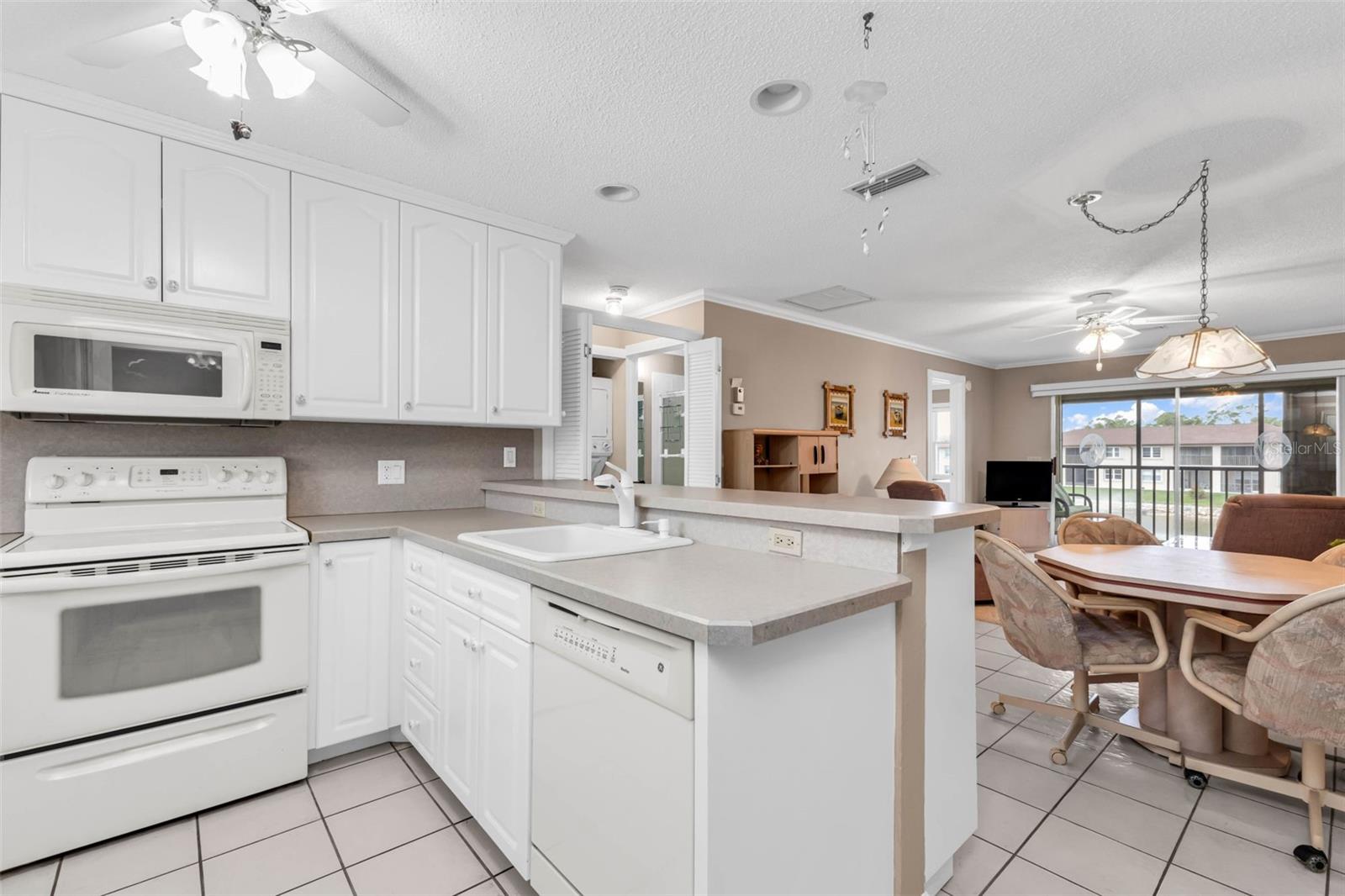 Image 6 of 39 For 25100 Sandhill Boulevard 201