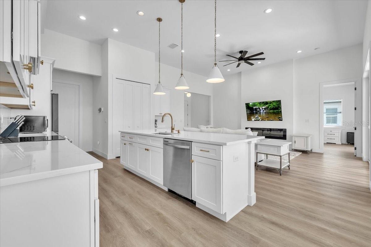 Image 10 of 39 For 3083 Jeannin Drive