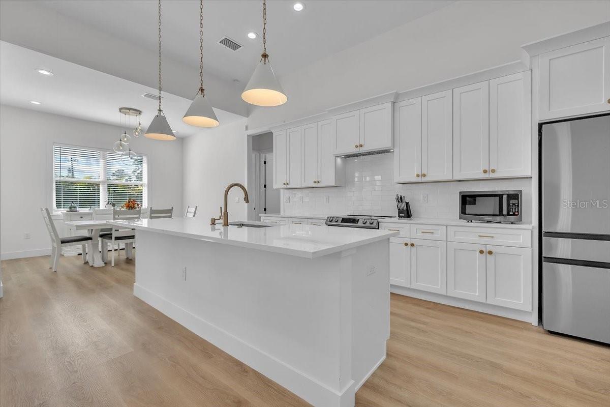 Image 11 of 39 For 3083 Jeannin Drive