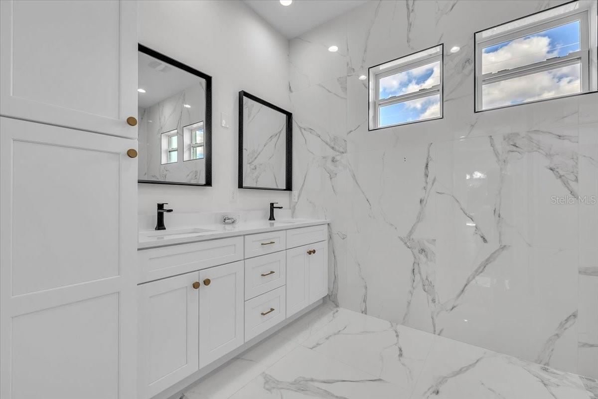 Image 18 of 39 For 3083 Jeannin Drive