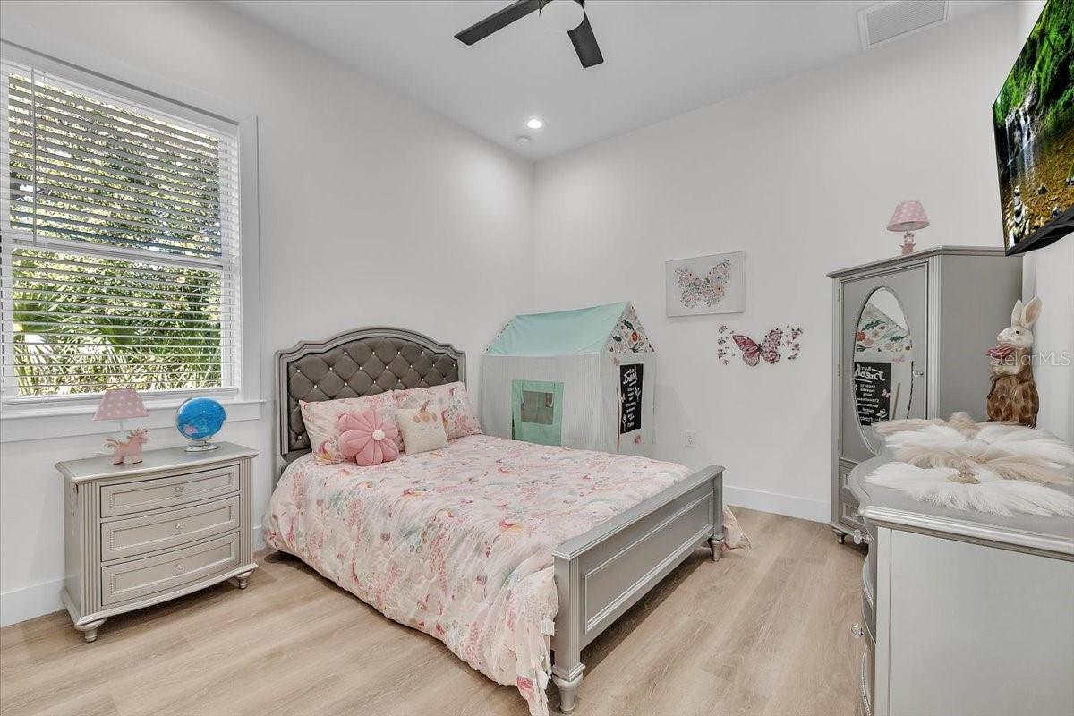 Image 21 of 39 For 3083 Jeannin Drive