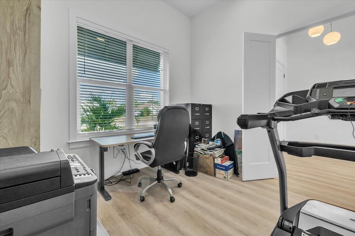 Image 28 of 39 For 3083 Jeannin Drive