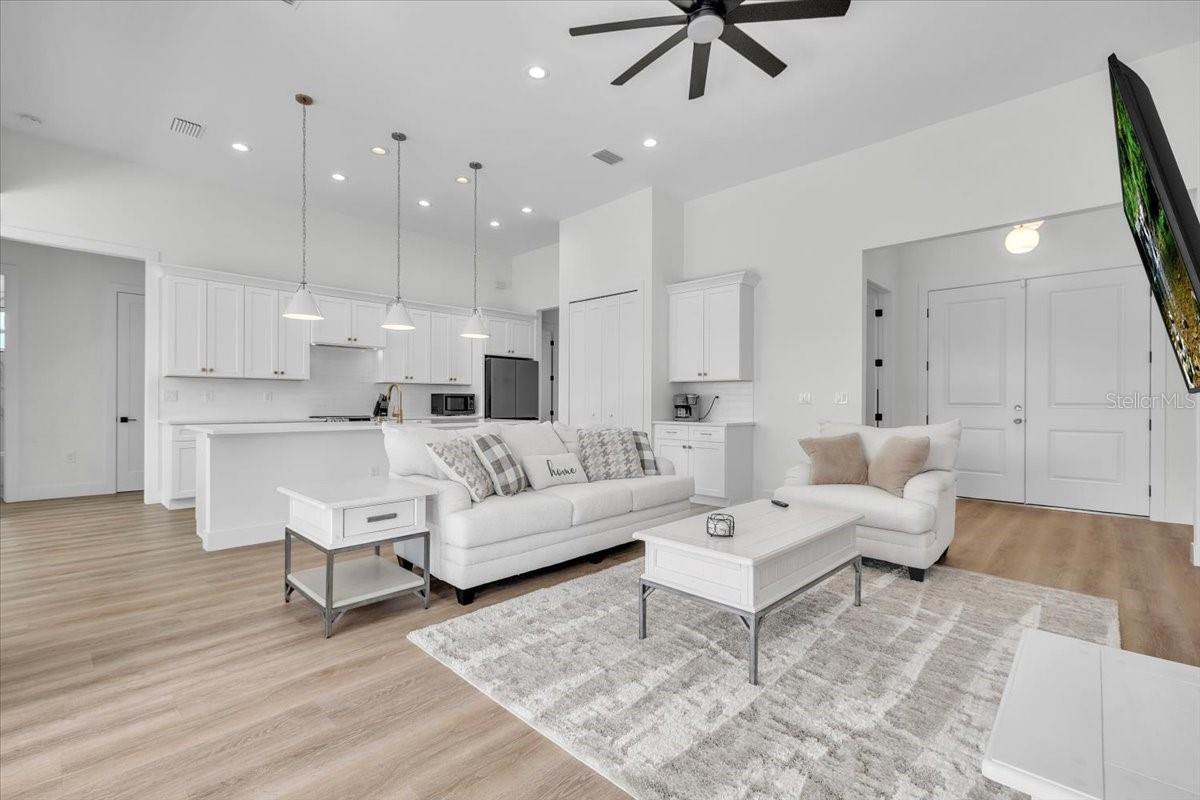 Image 4 of 39 For 3083 Jeannin Drive