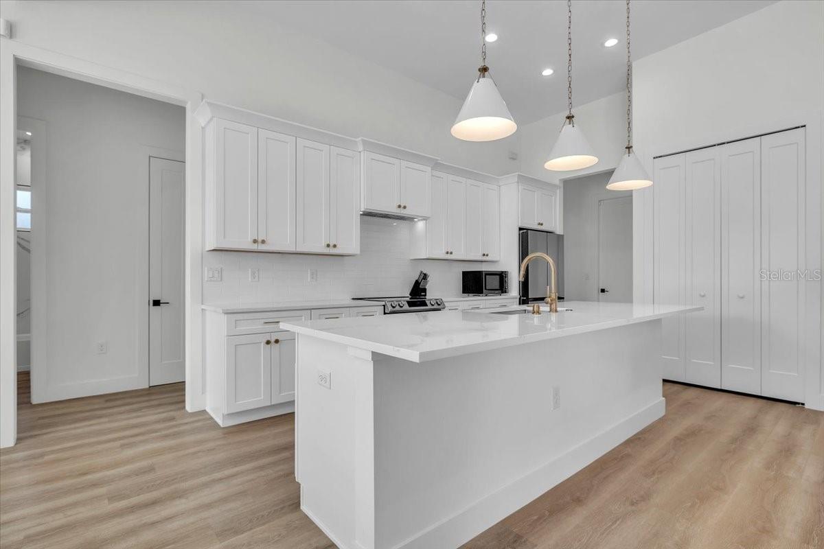 Image 8 of 39 For 3083 Jeannin Drive