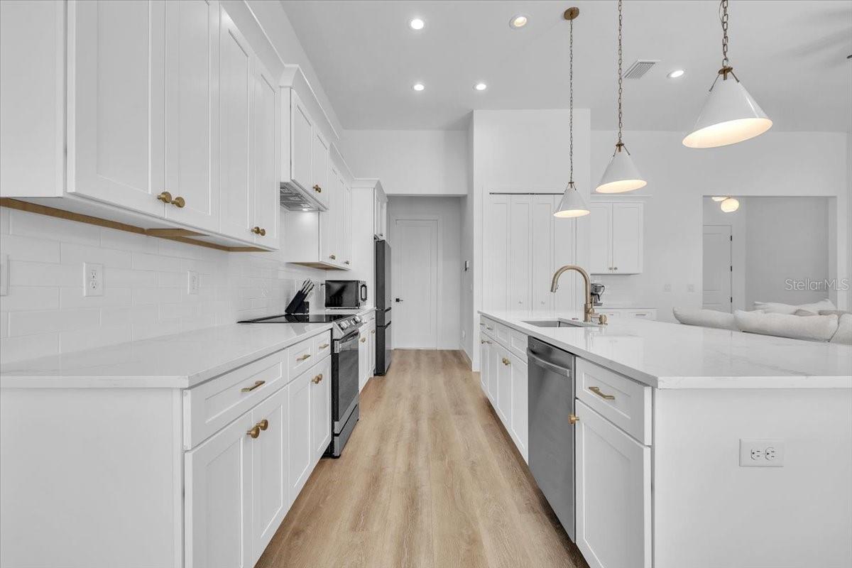 Image 9 of 39 For 3083 Jeannin Drive